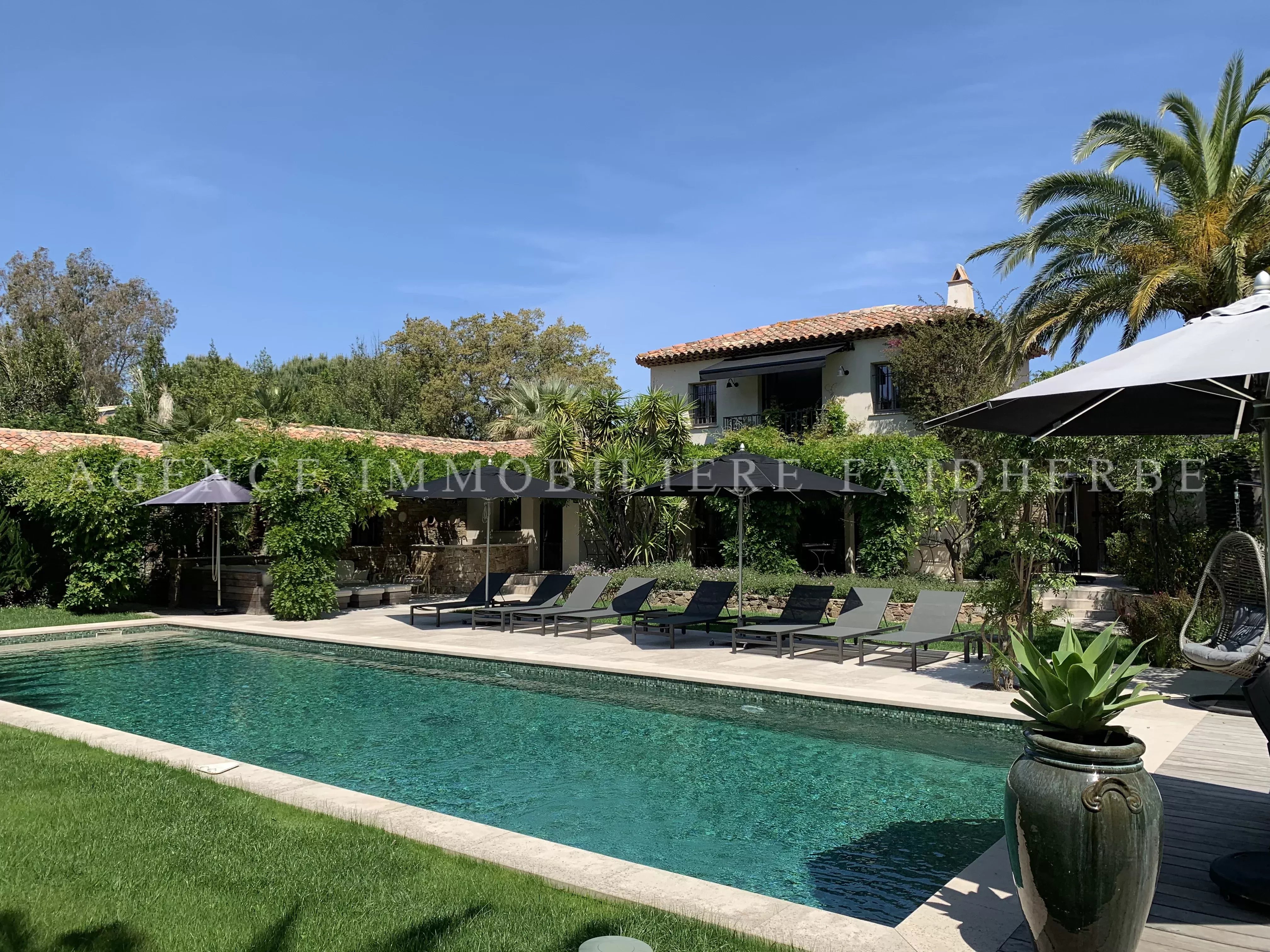 Belle villa provençale avec piscine REF 13