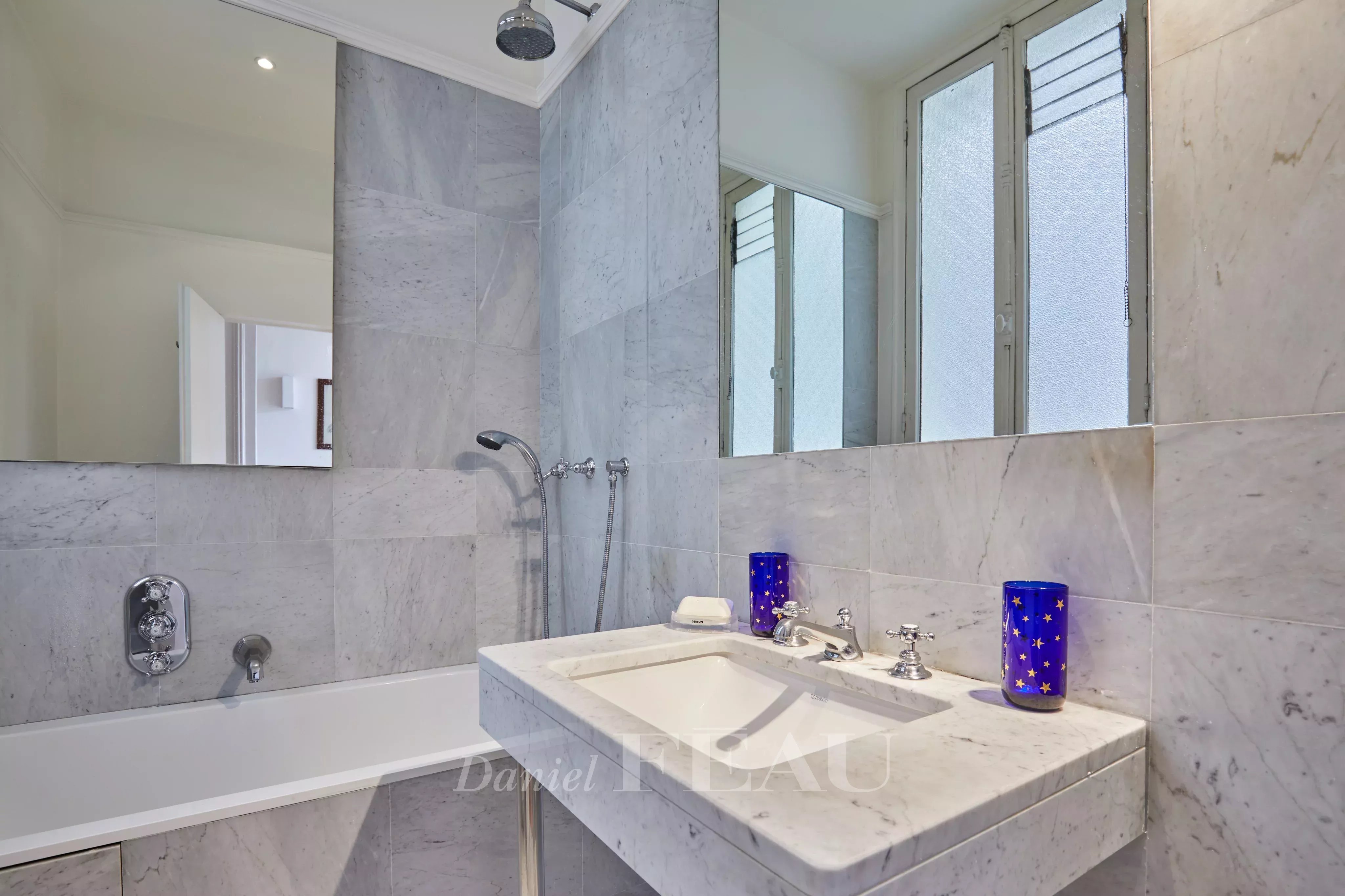Sale Apartment Paris 8th