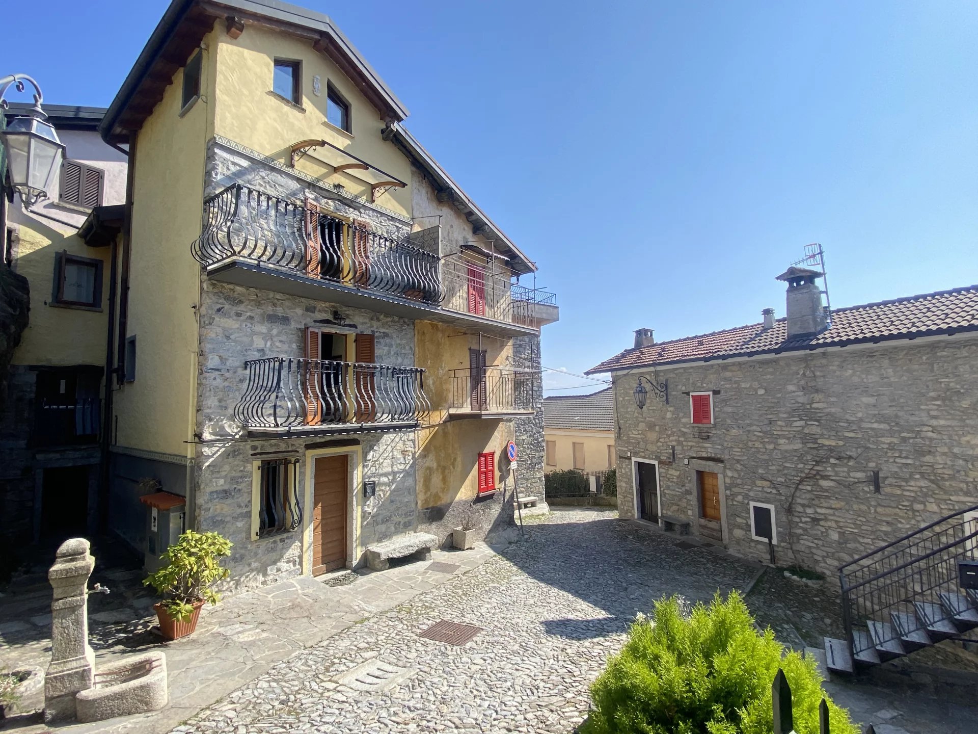 splendida porzione di casa in centro paese