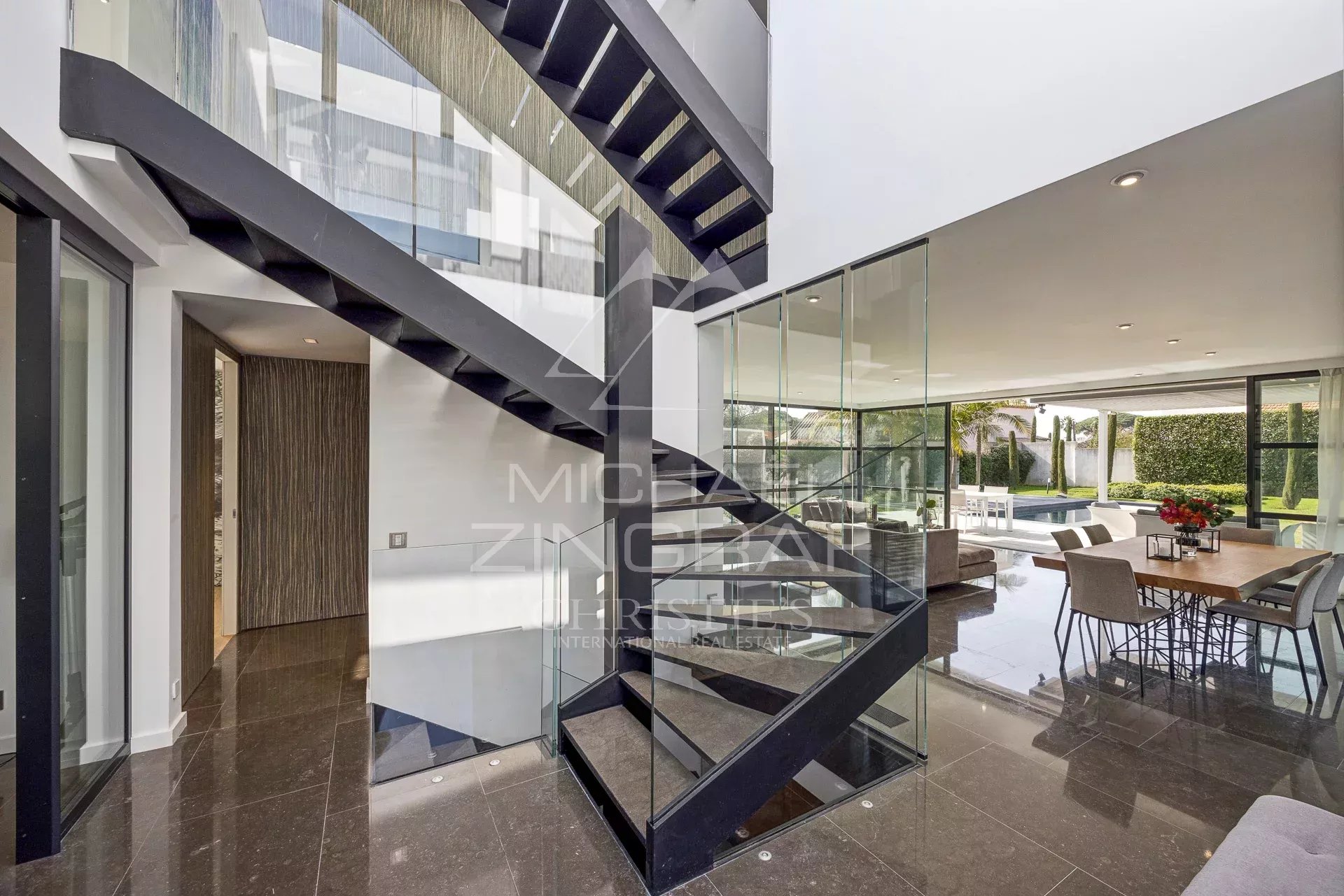 5 Bedroom Villa/Townhouse's Image 3