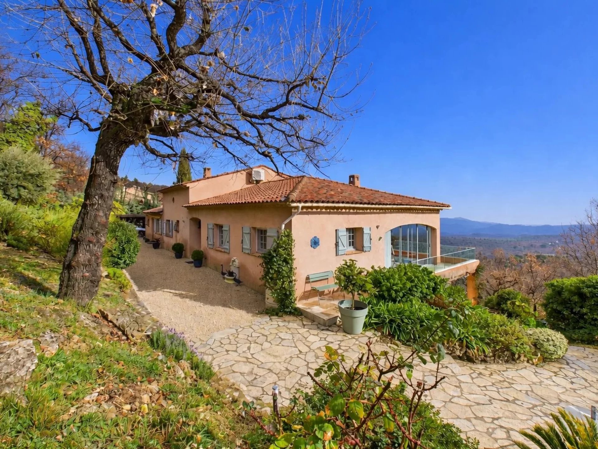 Spacious 5 bedroom family home near Fayence - Mons