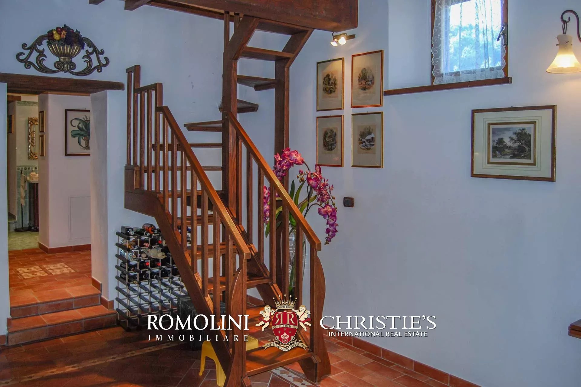 10 Bedroom Villa/Townhouse's Image 28