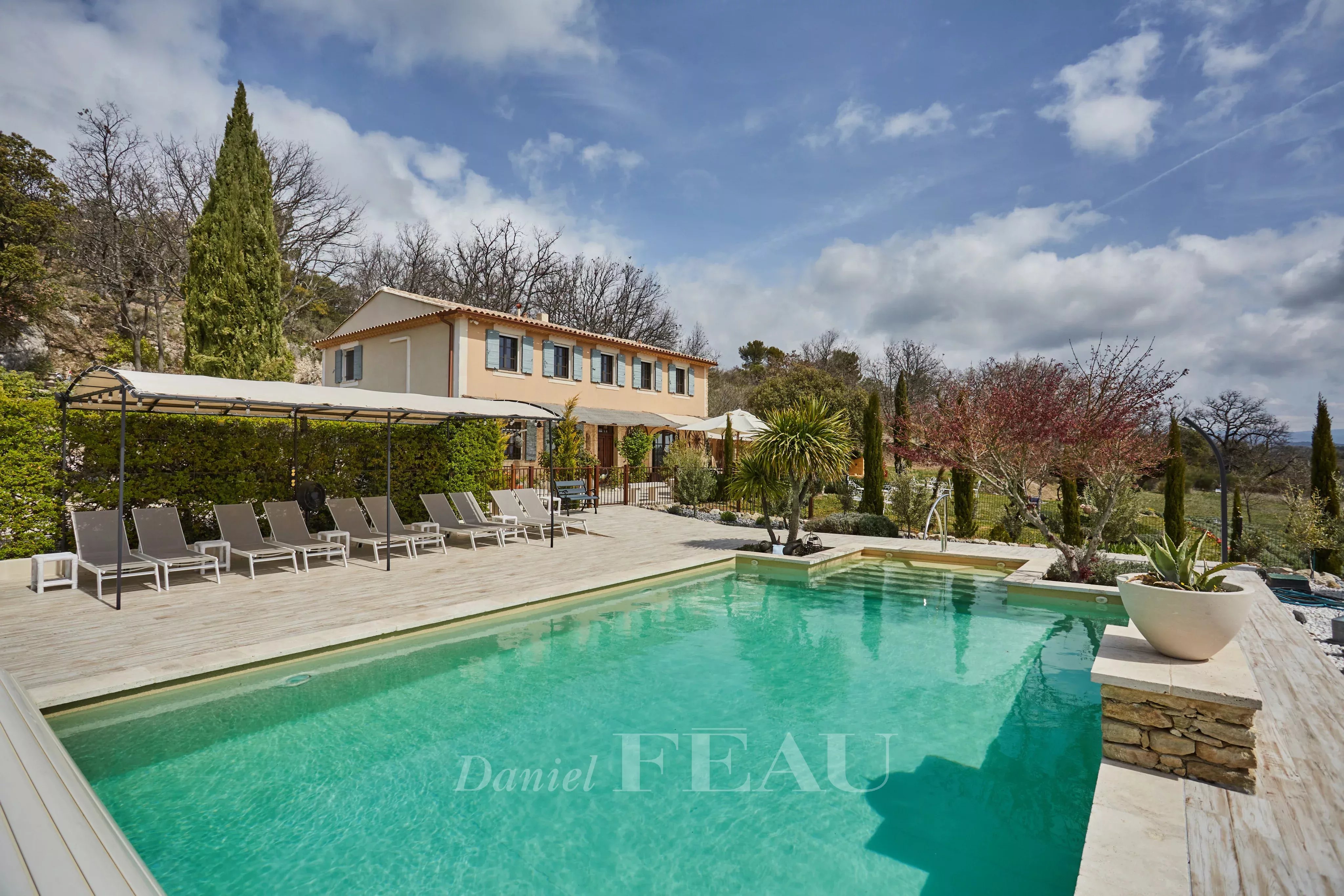 Murs – A superb property enjoying an open view