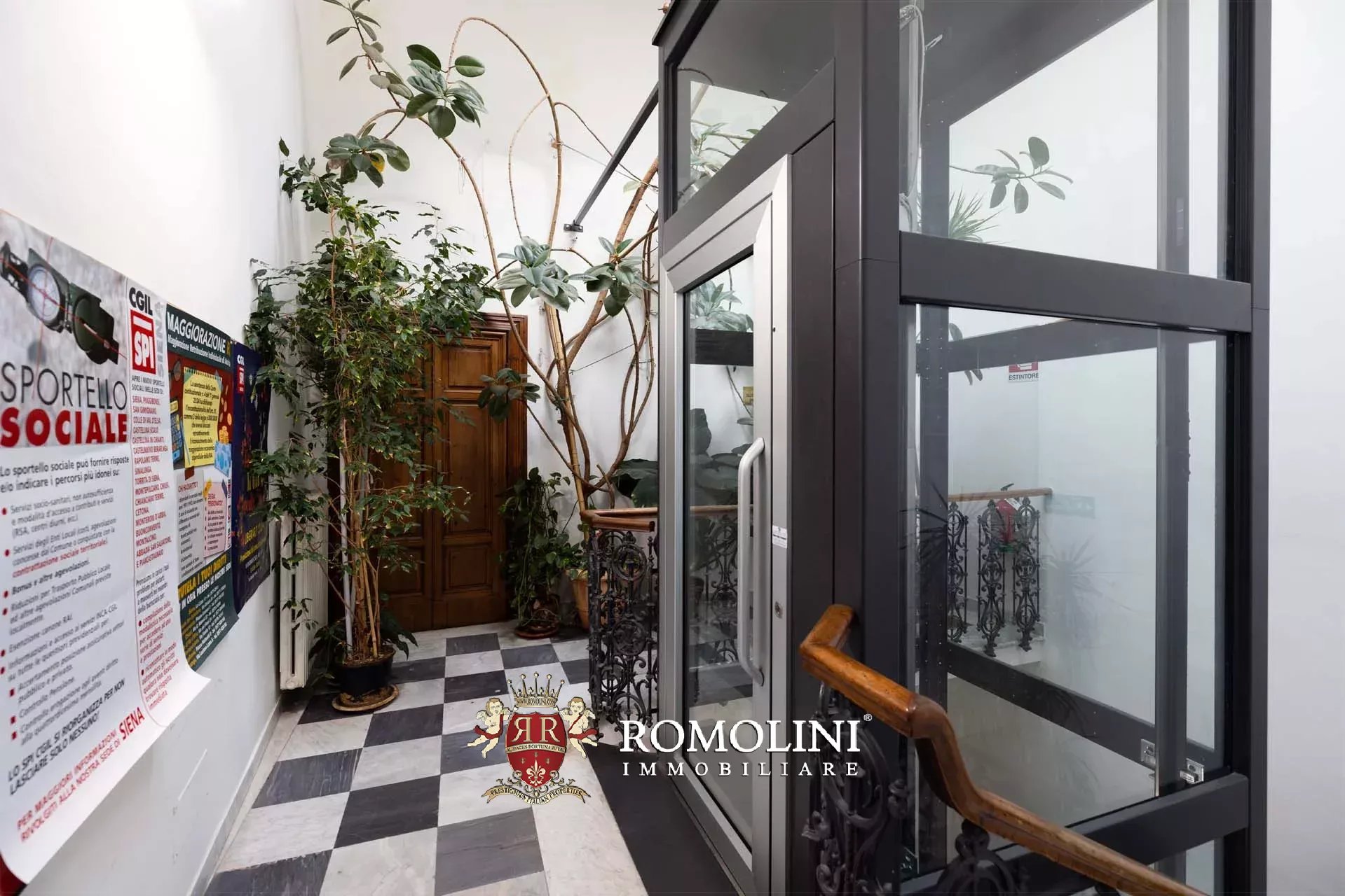 8 Bedroom Villa/Townhouse's Image 43