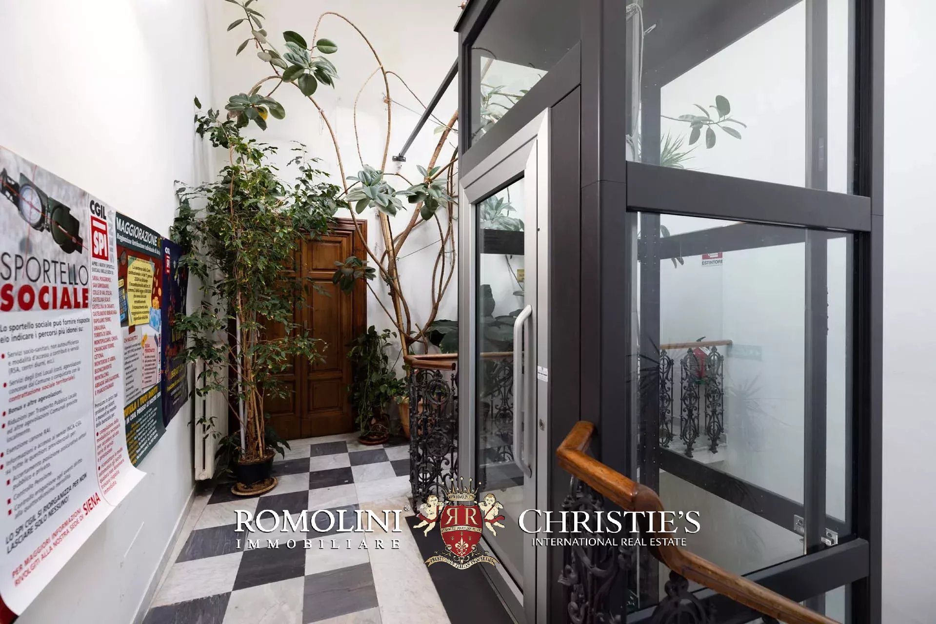 8 Bedroom Villa/Townhouse's Image 43