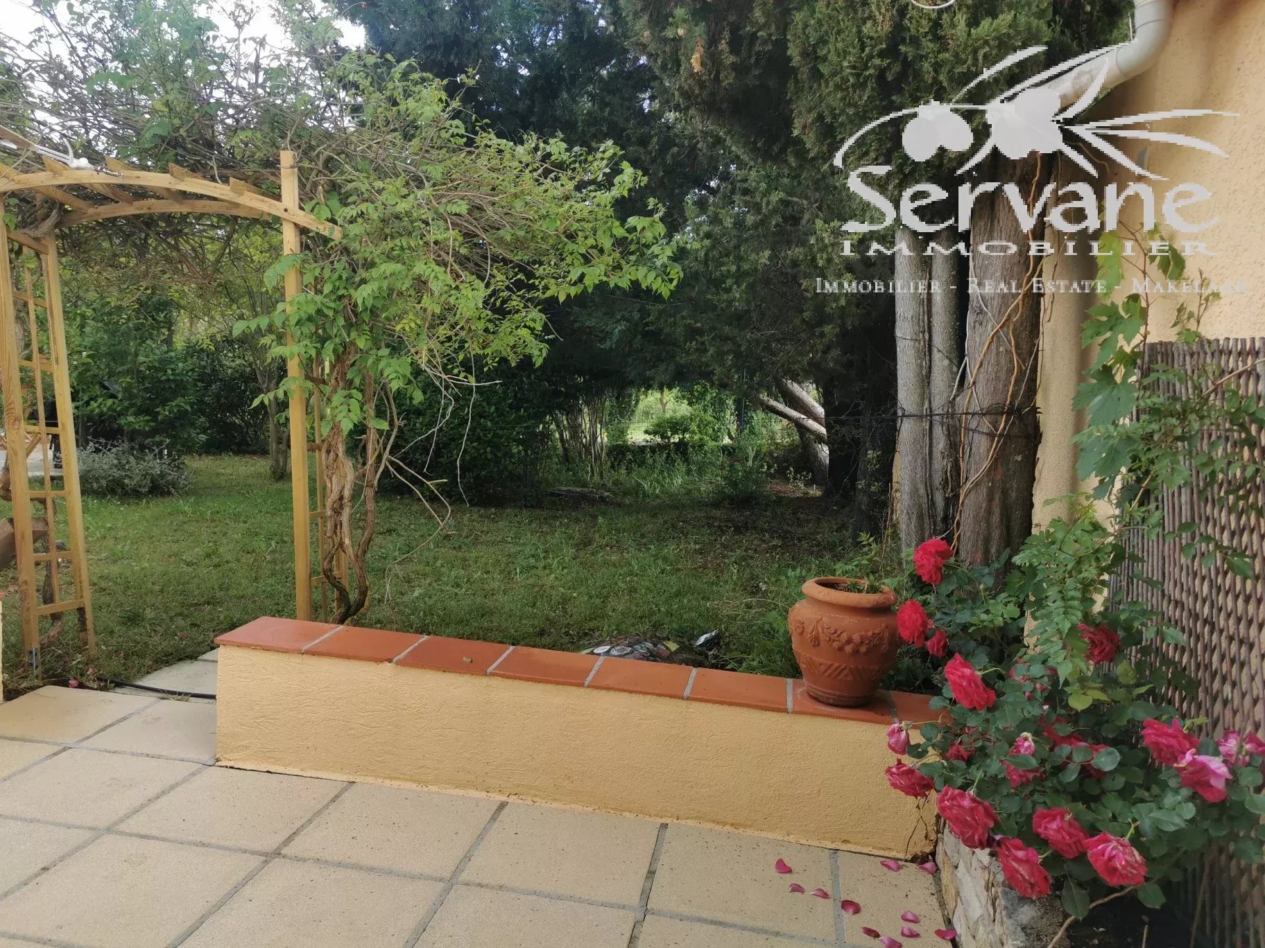 SOLE AGENCY LORGUES 3 BEDROOMS VILLA