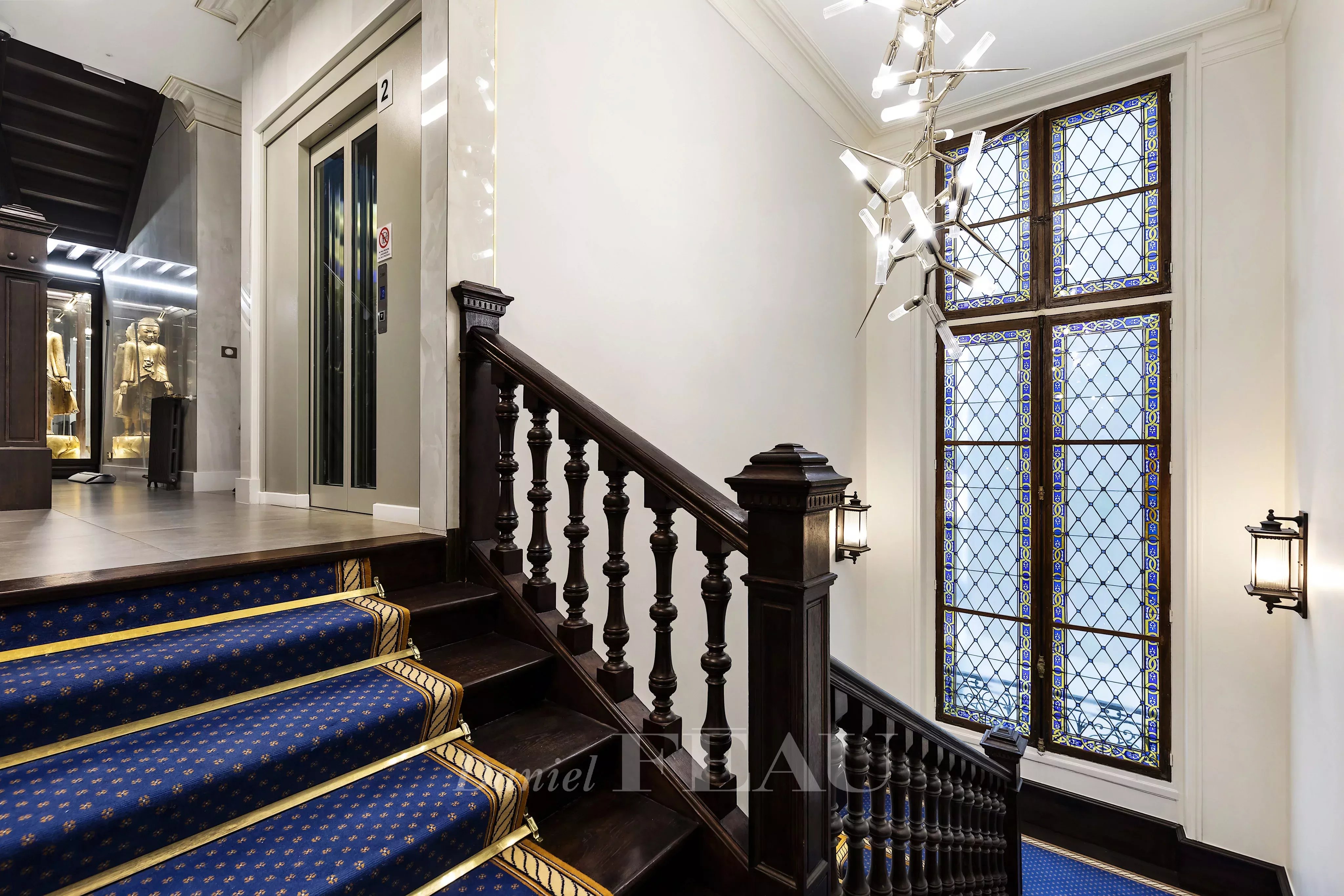 Sale Mansion Paris 8th