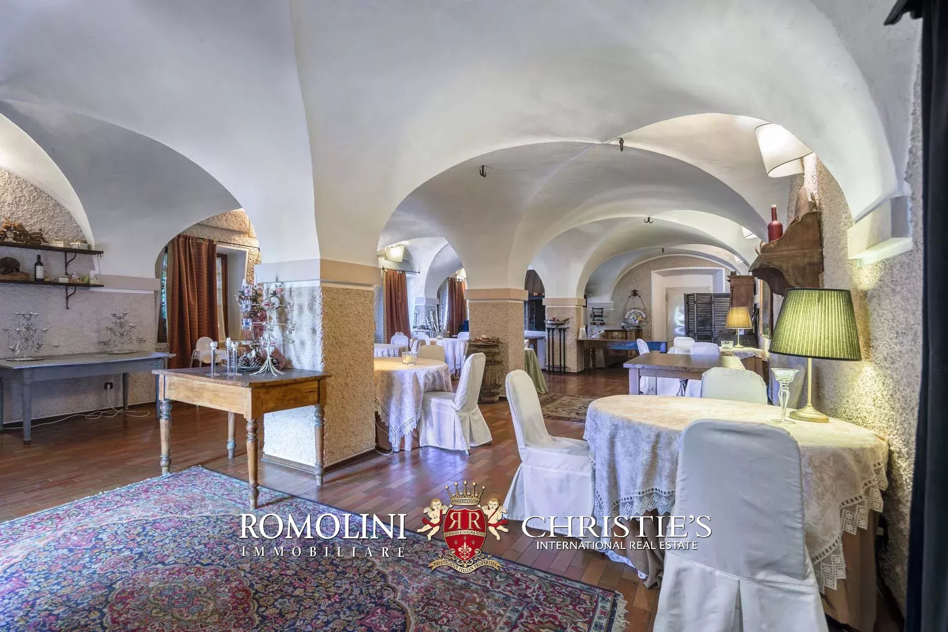 10 Bedroom Chateau's Image 44