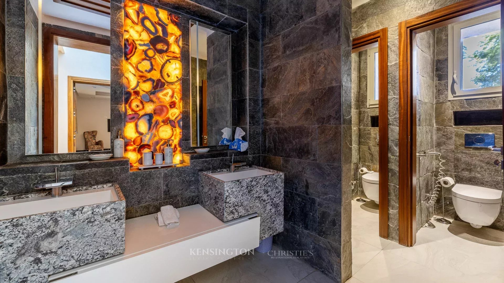 6 Bedroom Villa/Townhouse's Image 15
