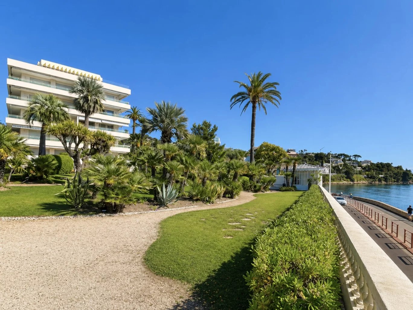 CANNES PALM BEACH – Elegant 1-Bedroom Apartment with Sea View & Exceptional Terrace