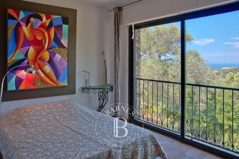 L'ILE ROUSSE - Charming stone villa - 5 bedrooms - park with swimming pool - sea and mountain view - near beach - picture 12