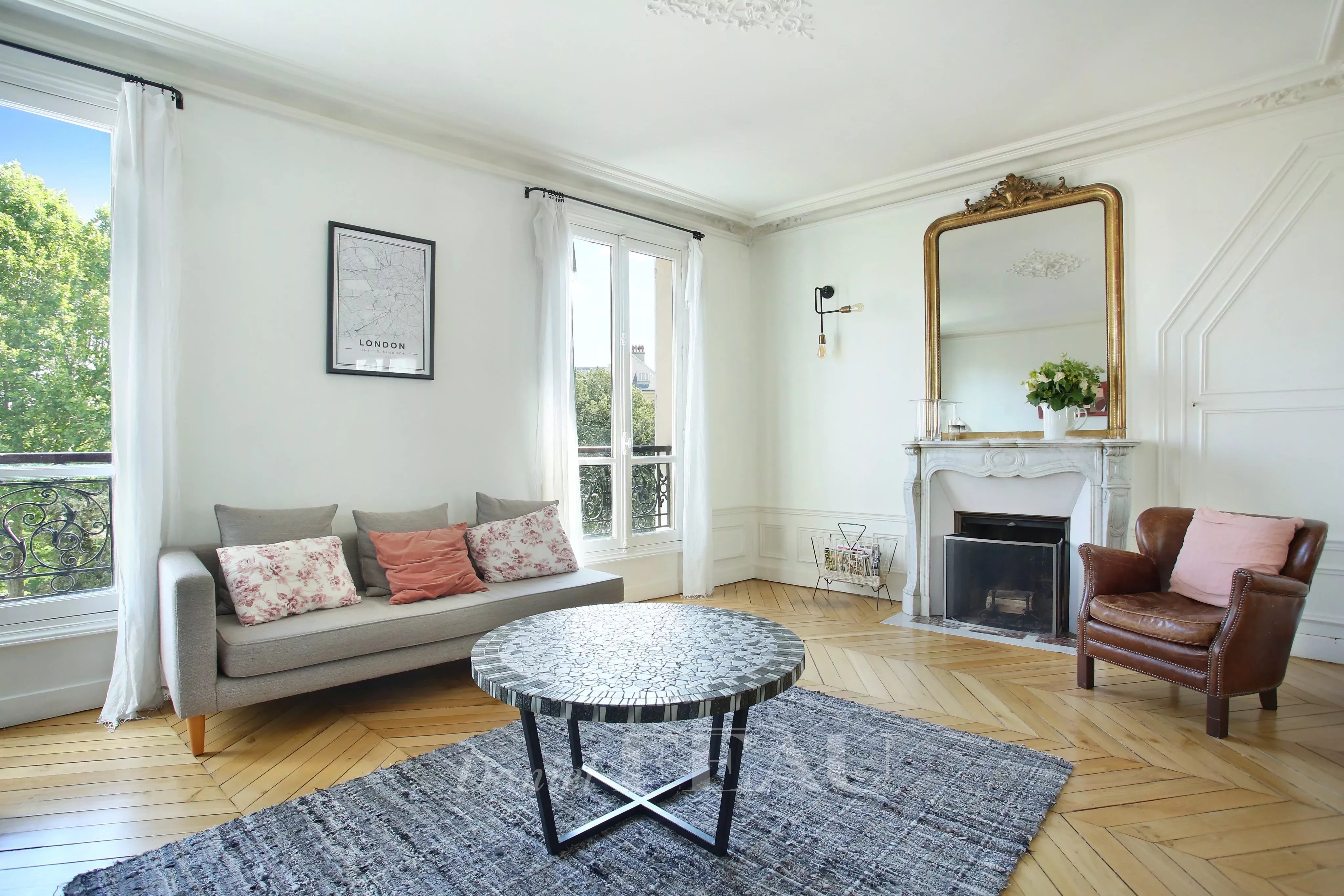 Living-room Fireplace Wooden floor