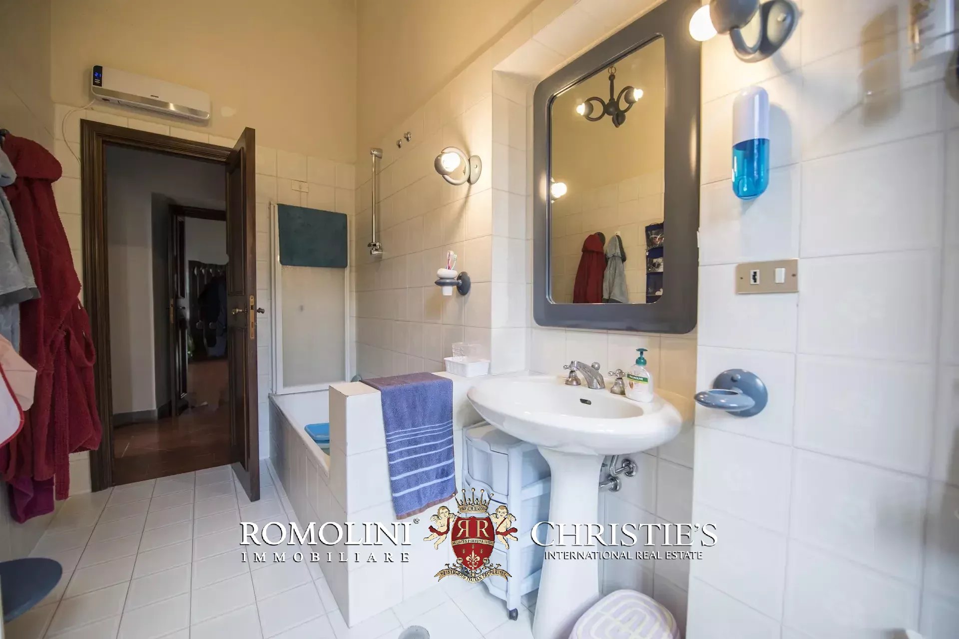 6 Bedroom Villa/Townhouse's Image 60