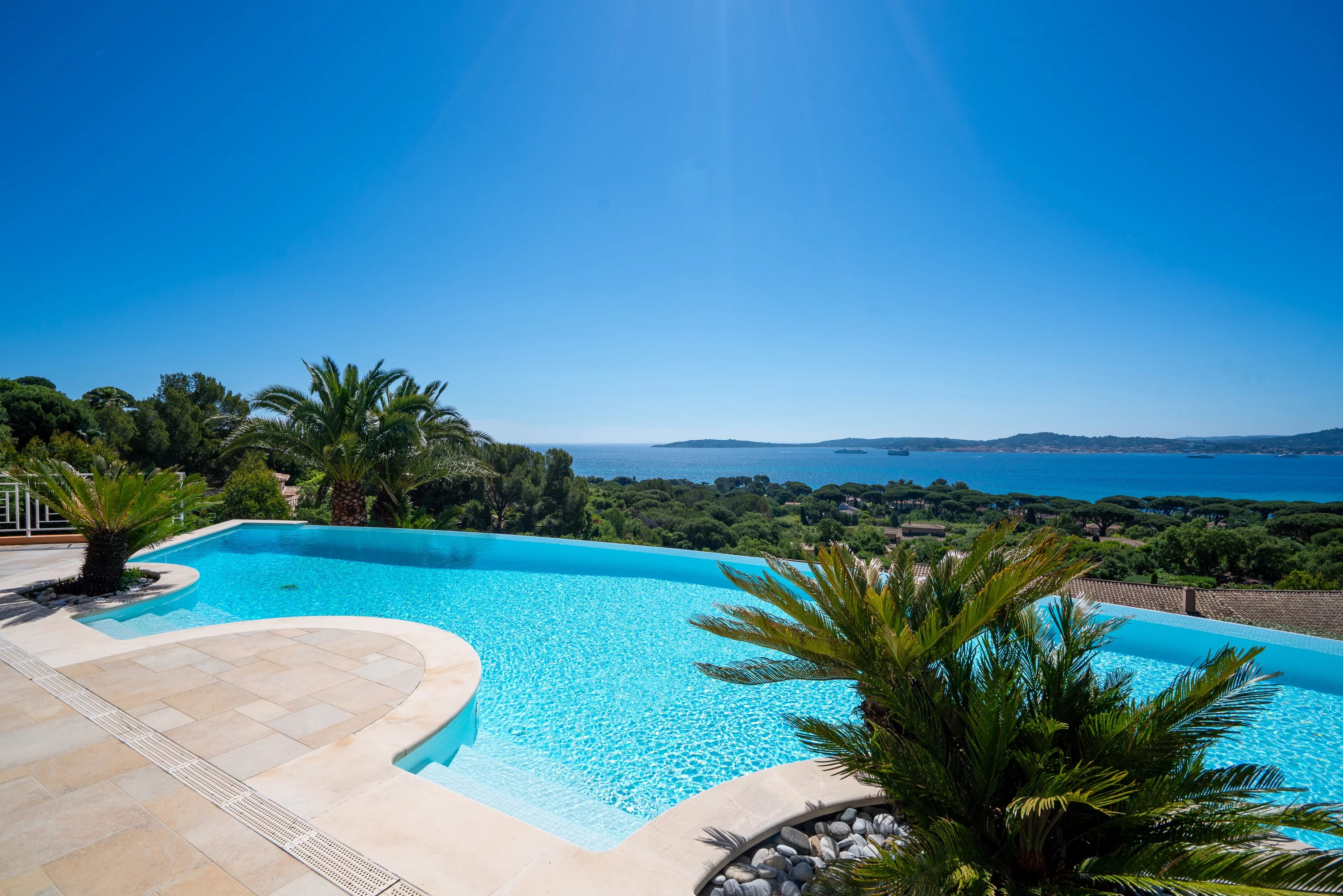 Exceptional villa with panoramic sea view