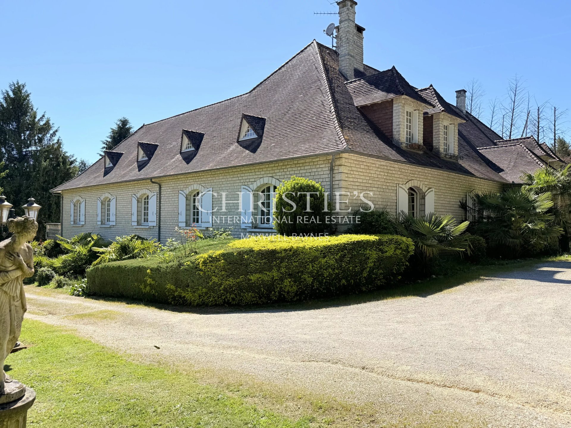 11 Bedroom Villa/Townhouse's Image 5