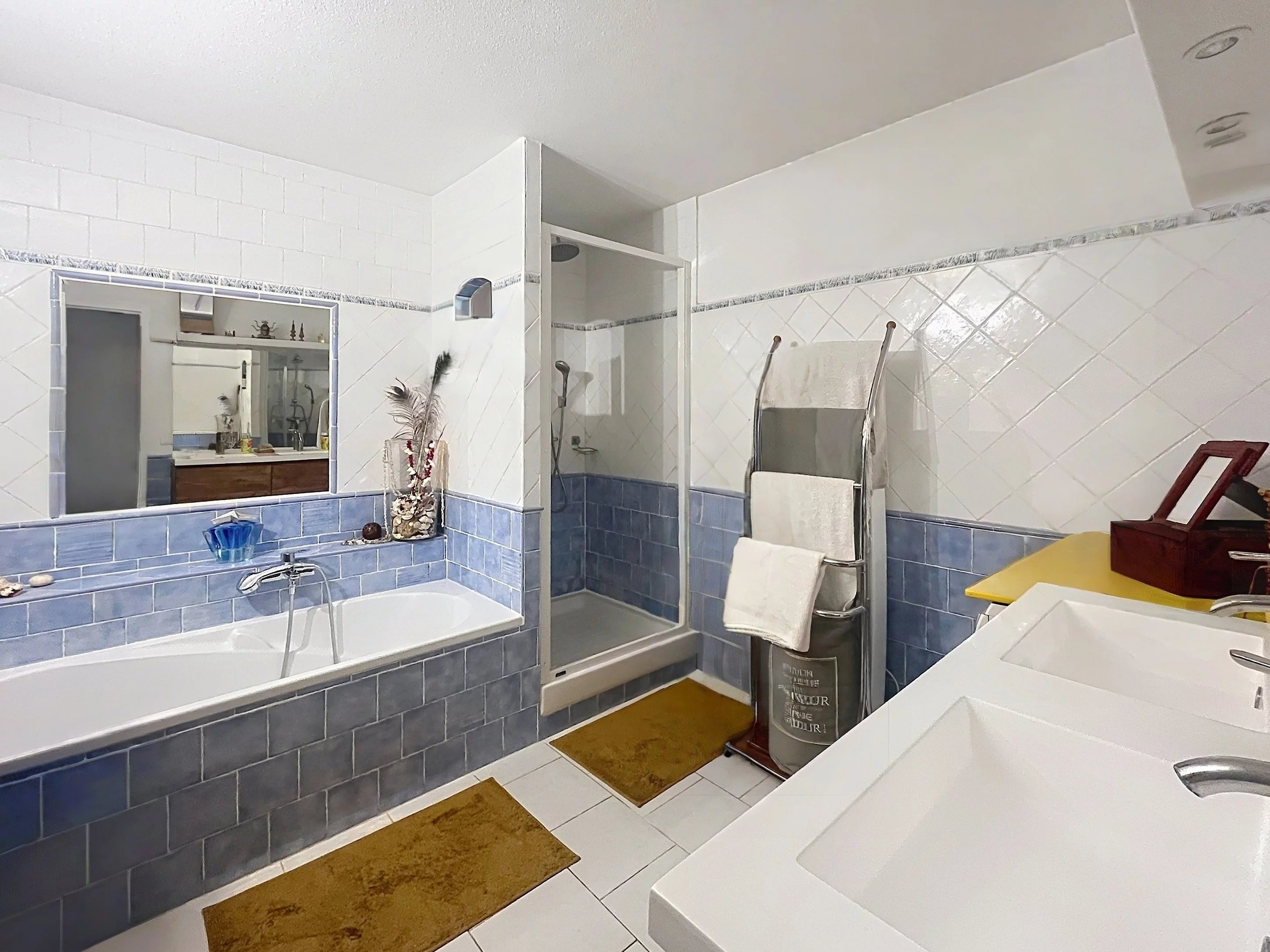 Charming triplex of 5 rooms with terrace in the heart of Cotignac