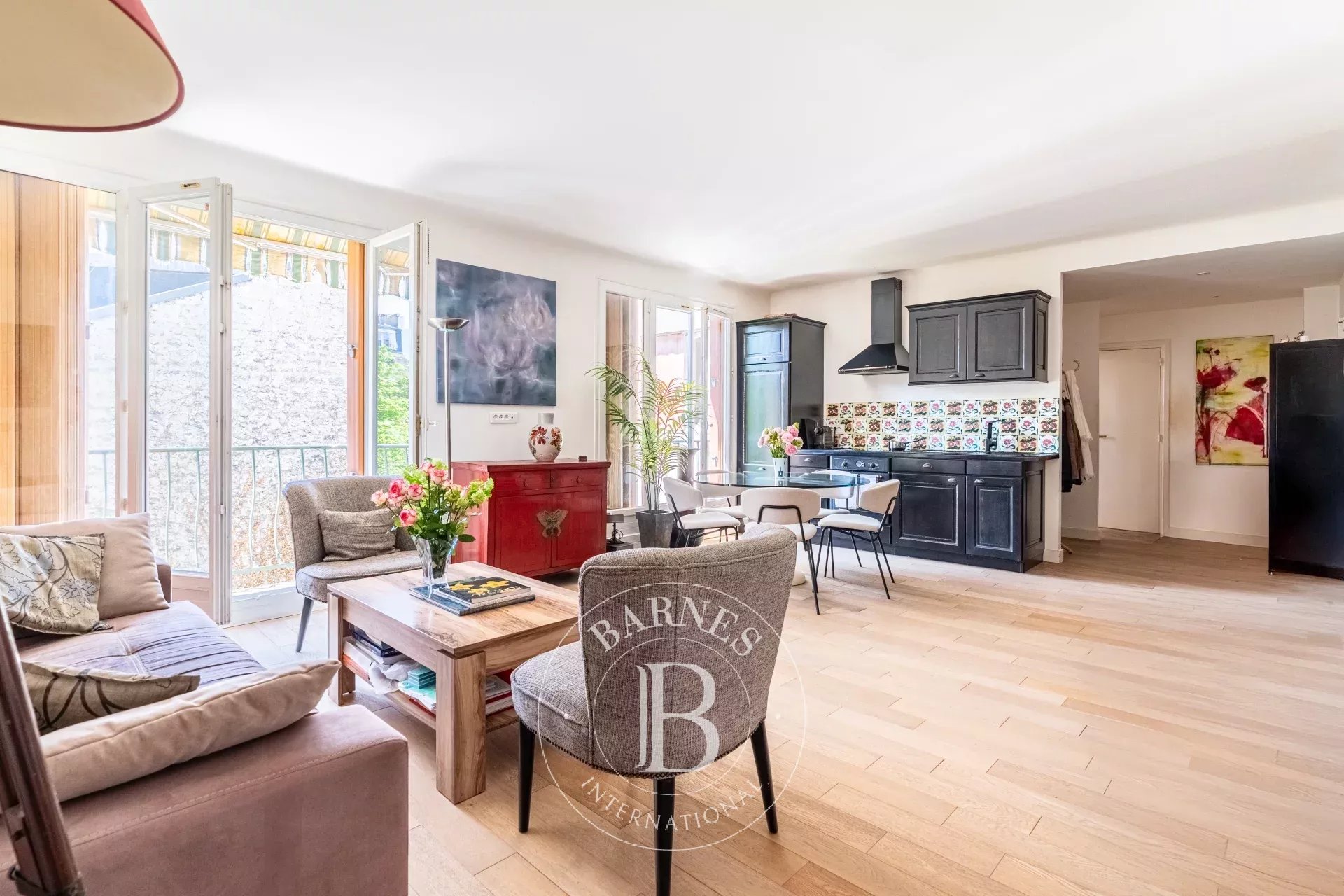 Neuilly-Château - Top floor - 3-bed apartment - Wide balcony - Quiet and leafy surroundings