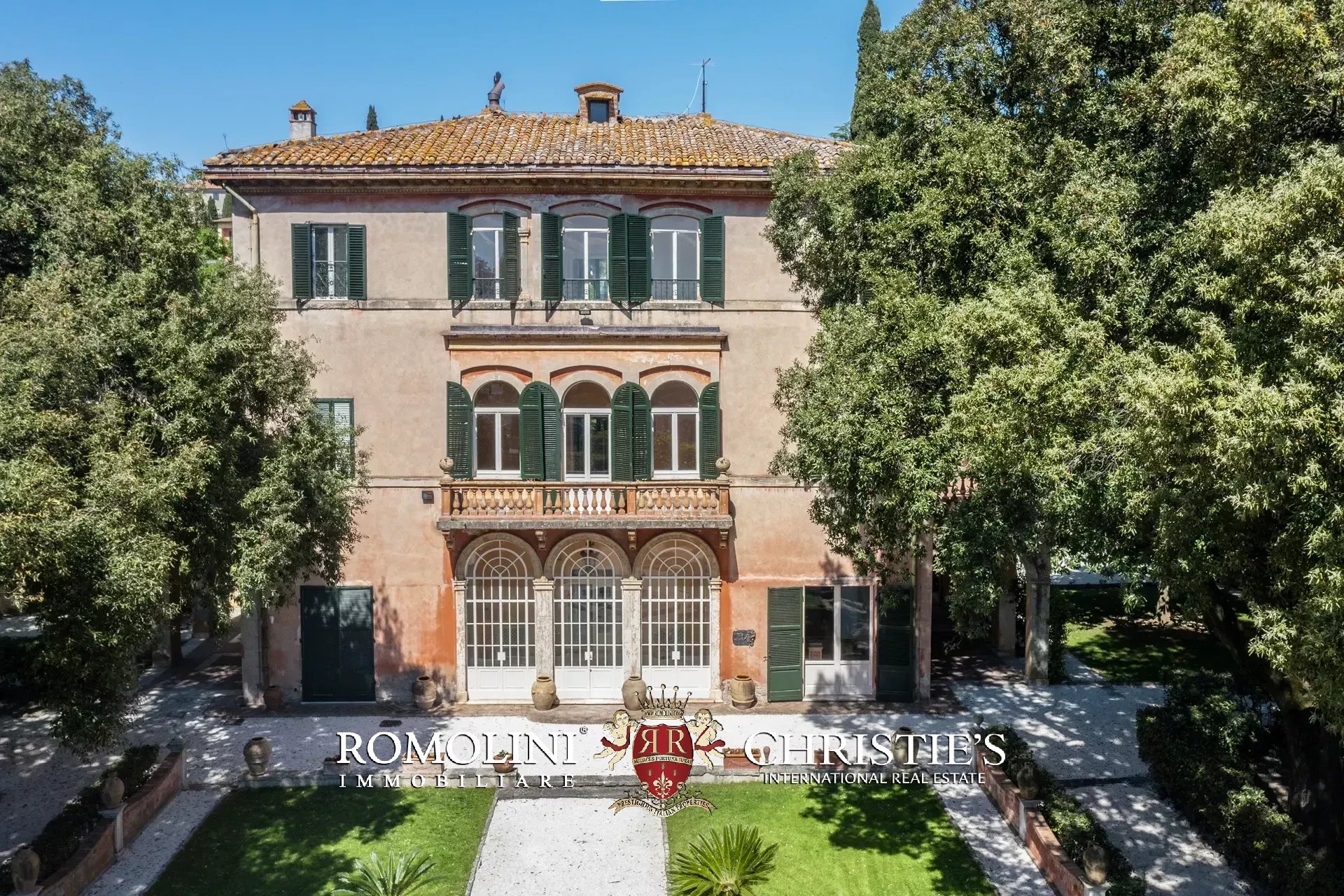 8 Bedroom Villa/Townhouse's Image 7