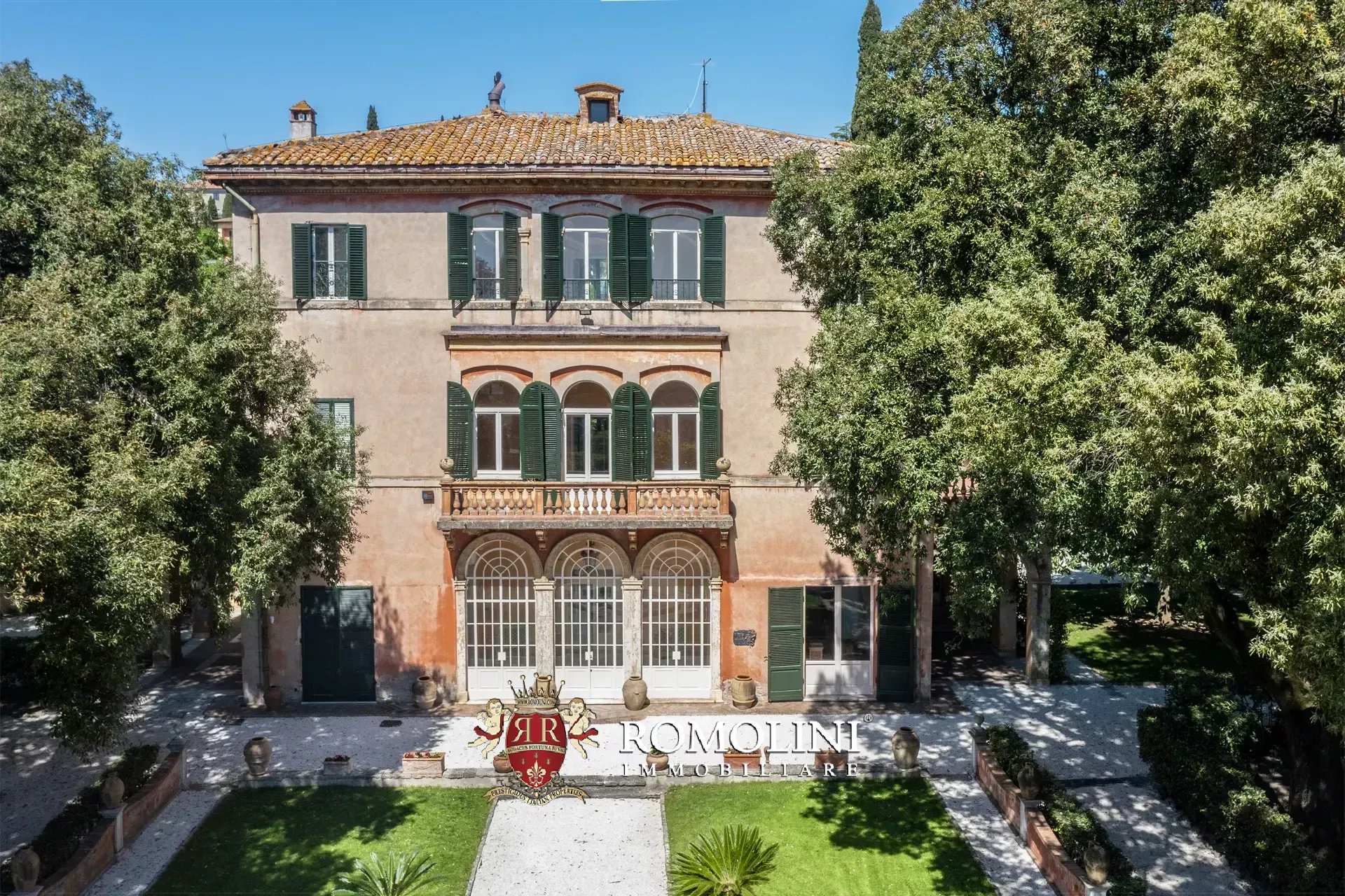8 Bedroom Villa/Townhouse's Image 7