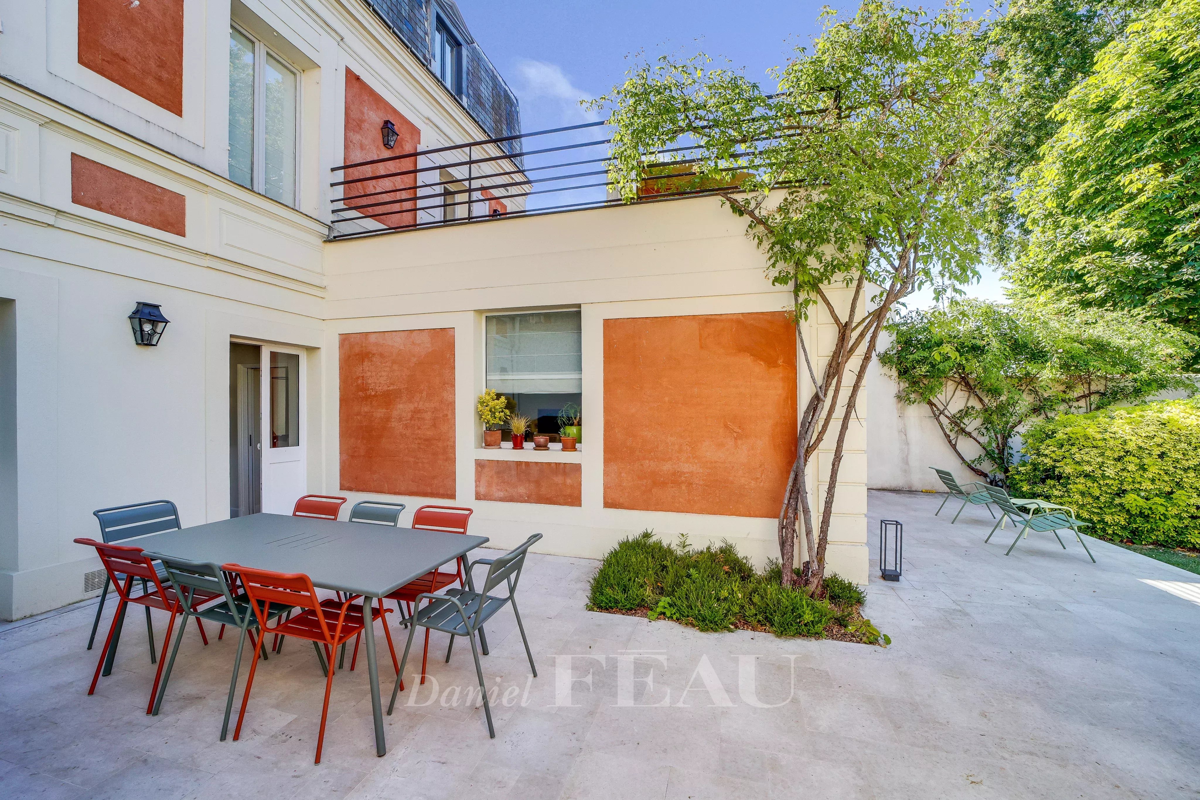 La terrasse prolonge le séjour et la cuisine