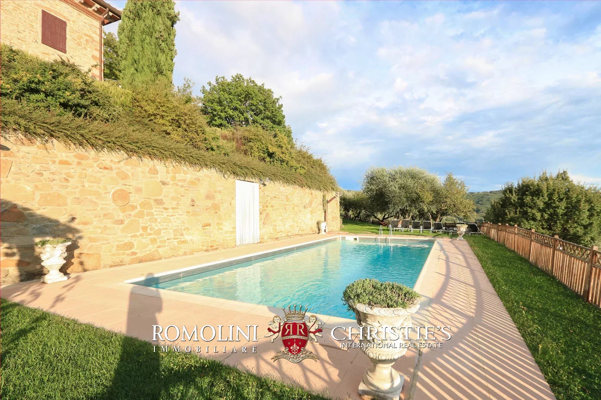 6 Bedroom Villa/Townhouse's Image 39