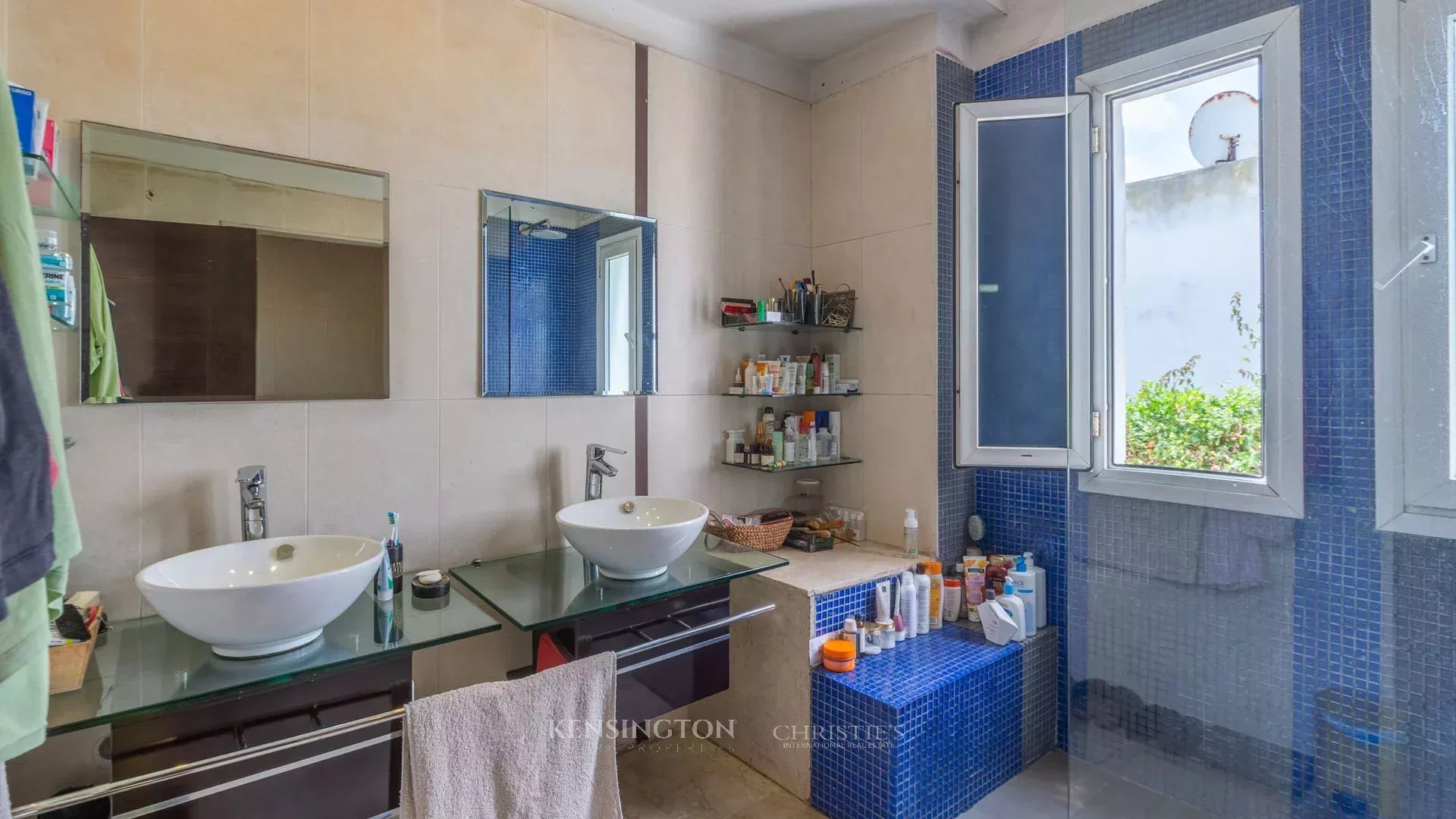 4 Bedroom Villa/Townhouse's Image 6
