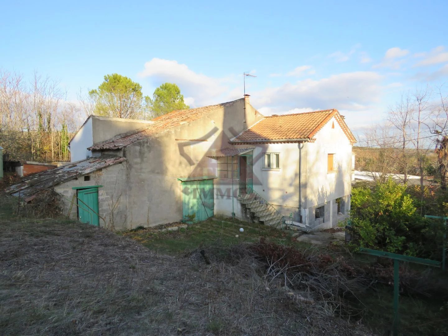 MAISON A RENOVER SUR UN GRAND TERRAIN