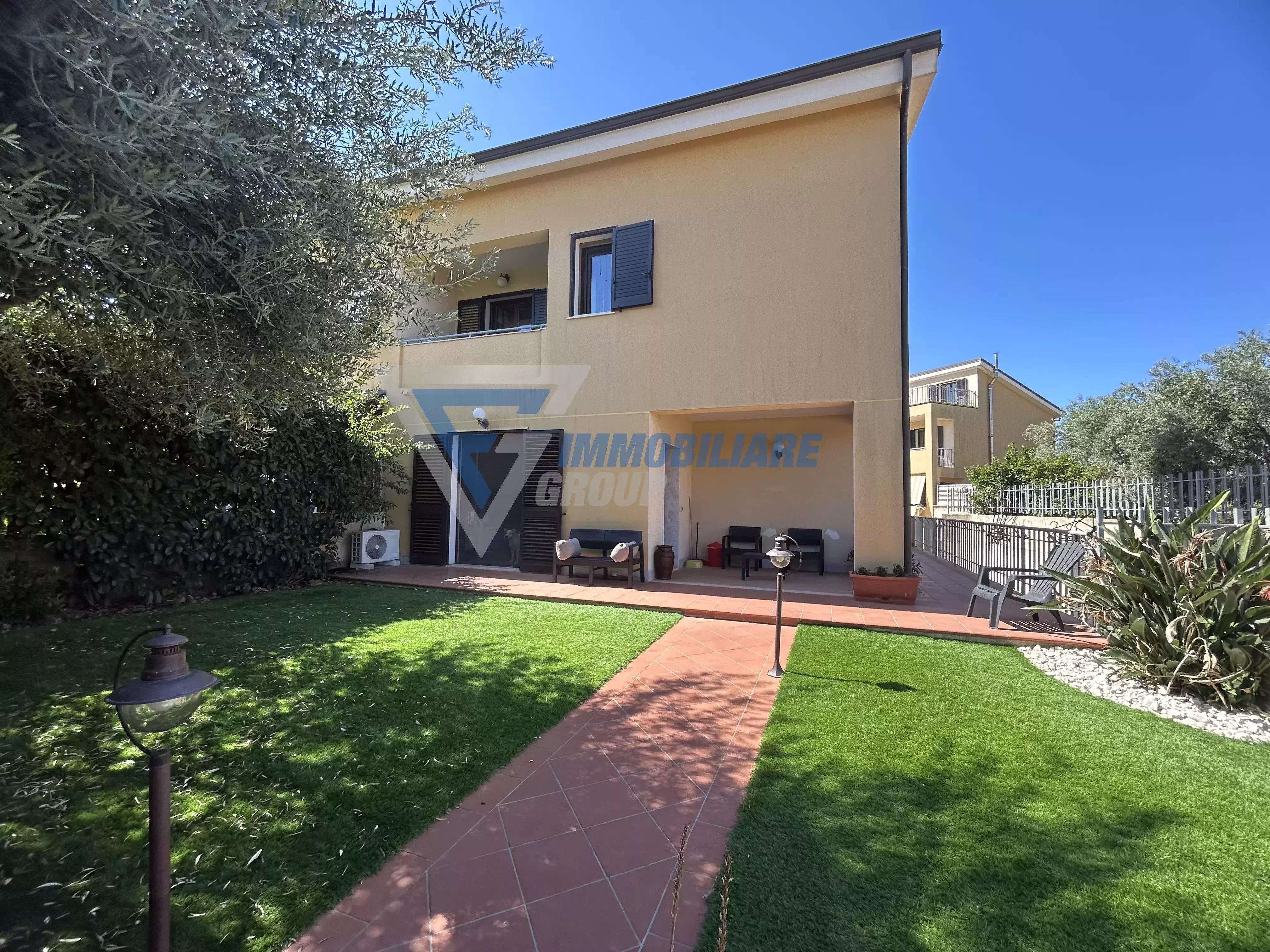 Splendida Villa Bifamiliare in Zona Pizzuta