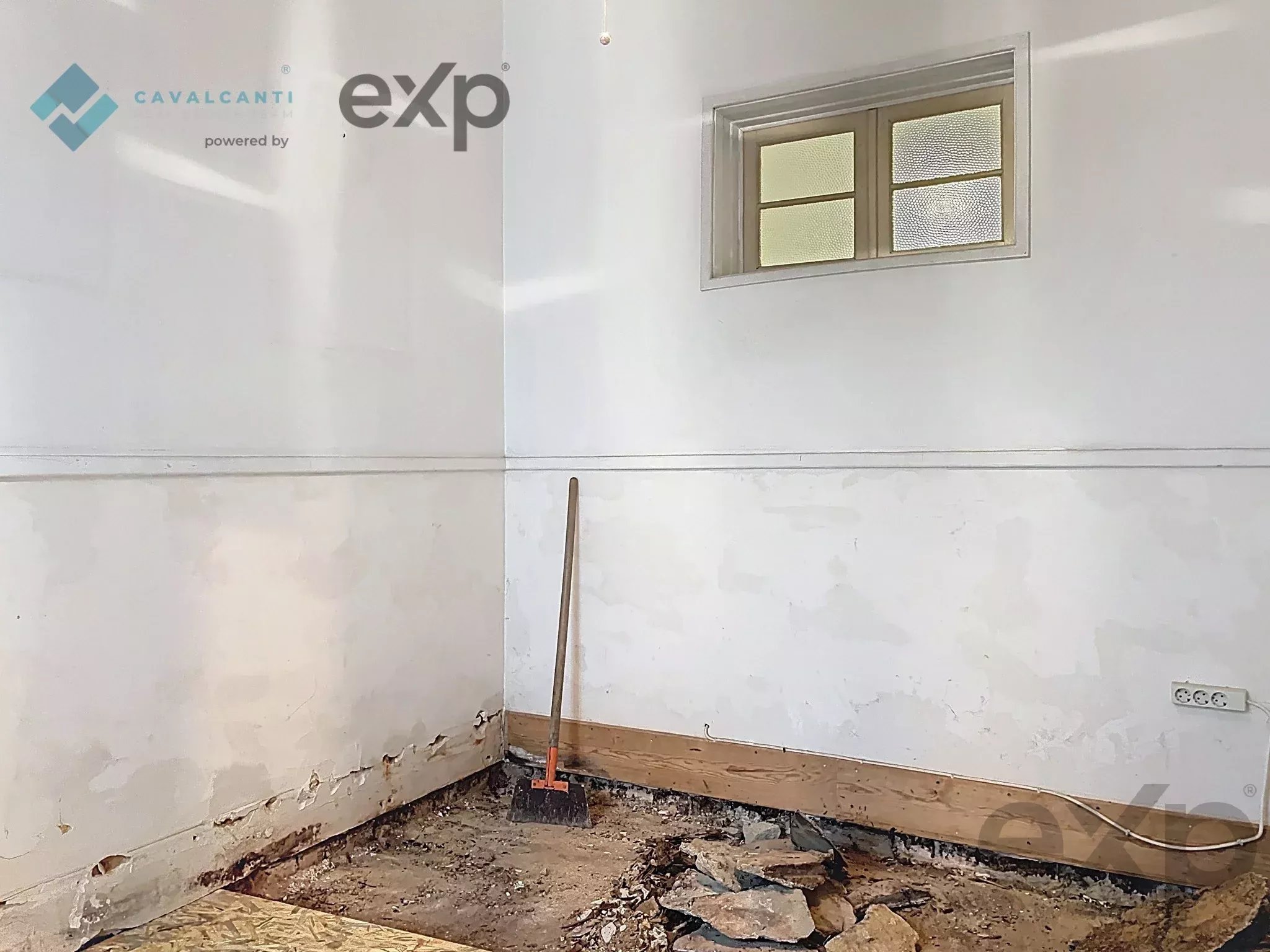 3-bedroom with charm and patio for renovation – Lisbon 86916807 image 22