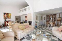 Charming Provençal Villa with Sea View – A True Haven of Peace — photo 4 of 6