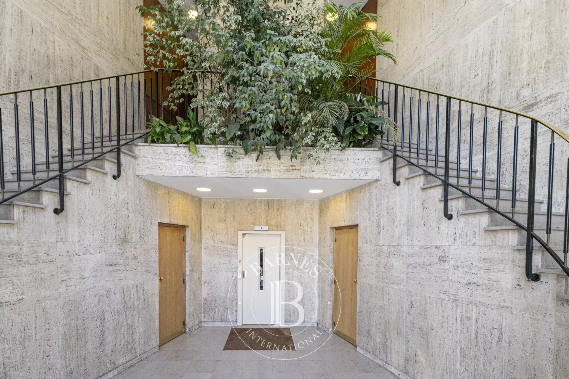Paris 6 - Raspail/Assas - 2-bed apartment - to renovate - balcony