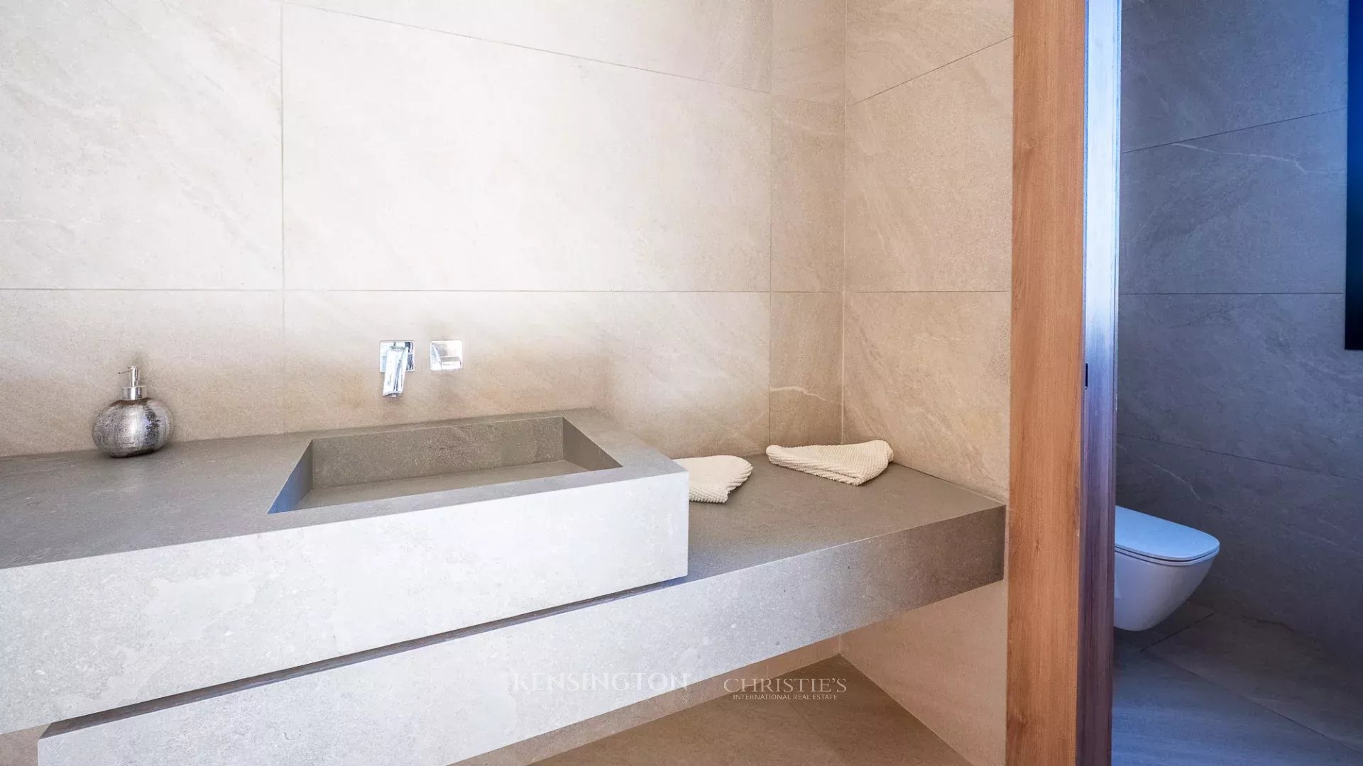 4 Bedroom Villa/Townhouse's Image 24