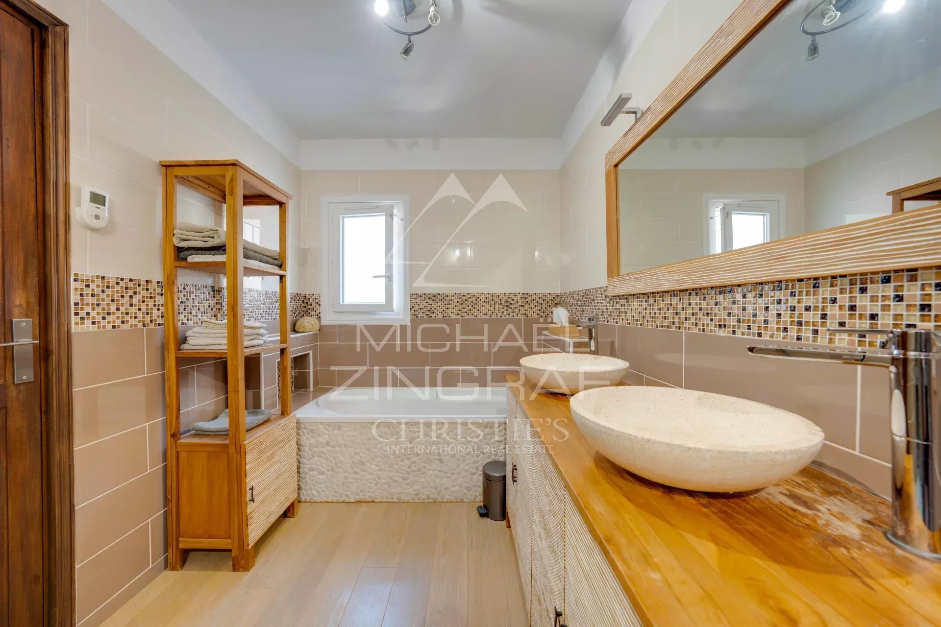 4 Bedroom Villa/Townhouse's Image 11