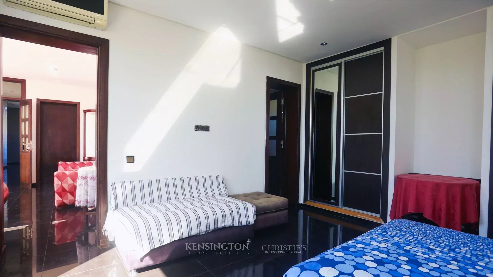 7 Bedroom Villa/Townhouse's Image 12