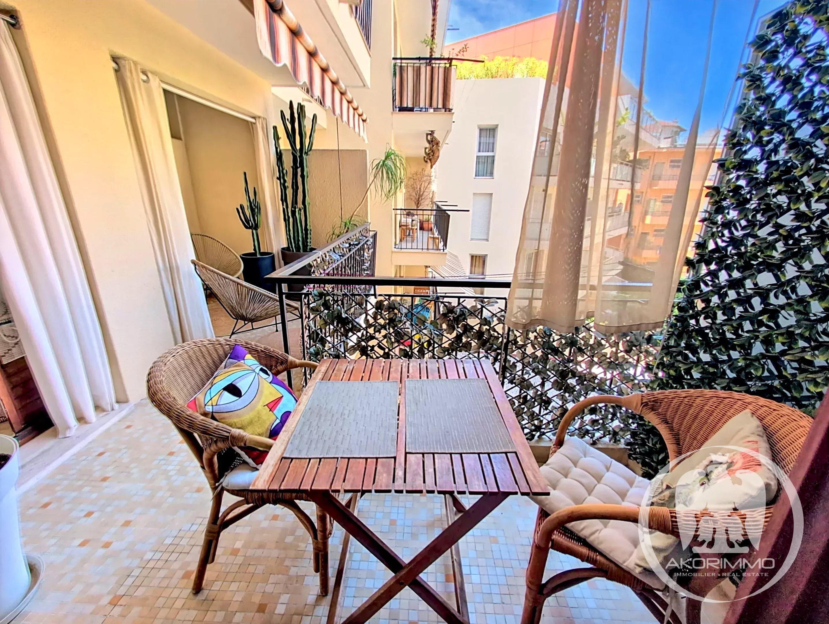 NICE RIQUIER — RENOVATED 29 M² F1 WITH 9 M² TERRACE