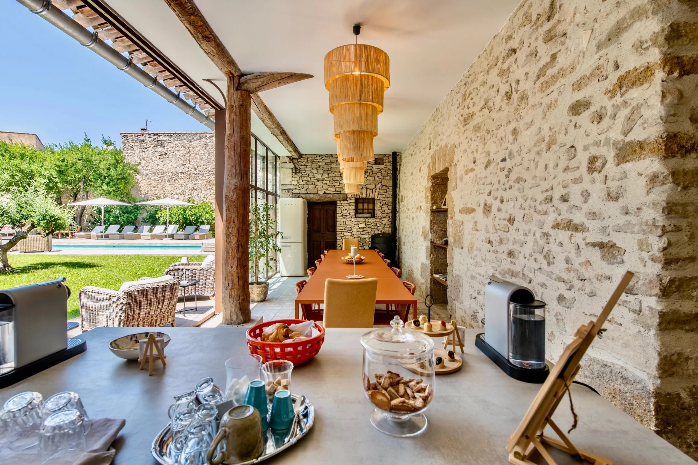 L’Isle-sur-la-Sorgue – 17th-century mansion/guest house with swimming pool. - 21434lr
