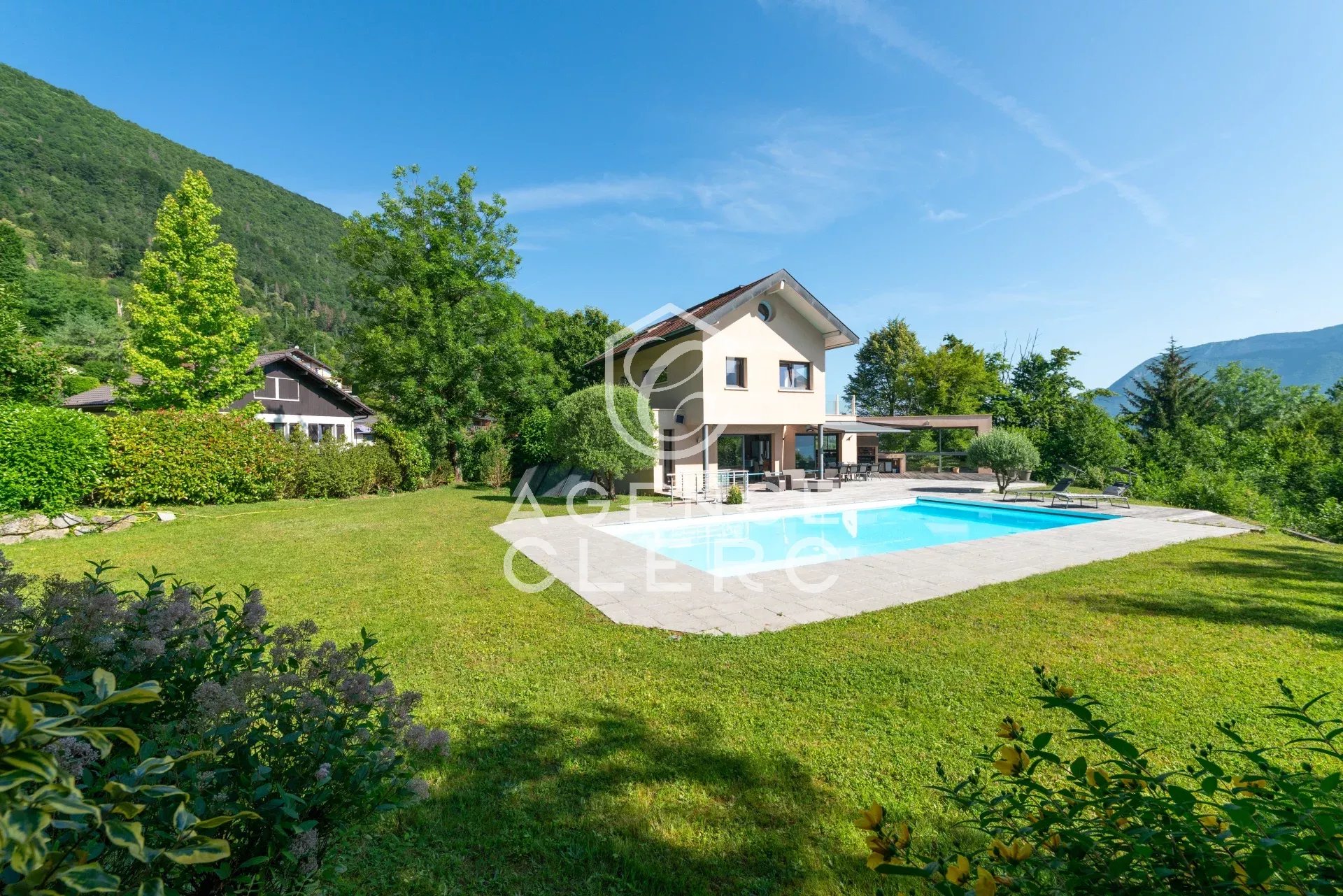6 Bedroom Villa/Townhouse's Image 10