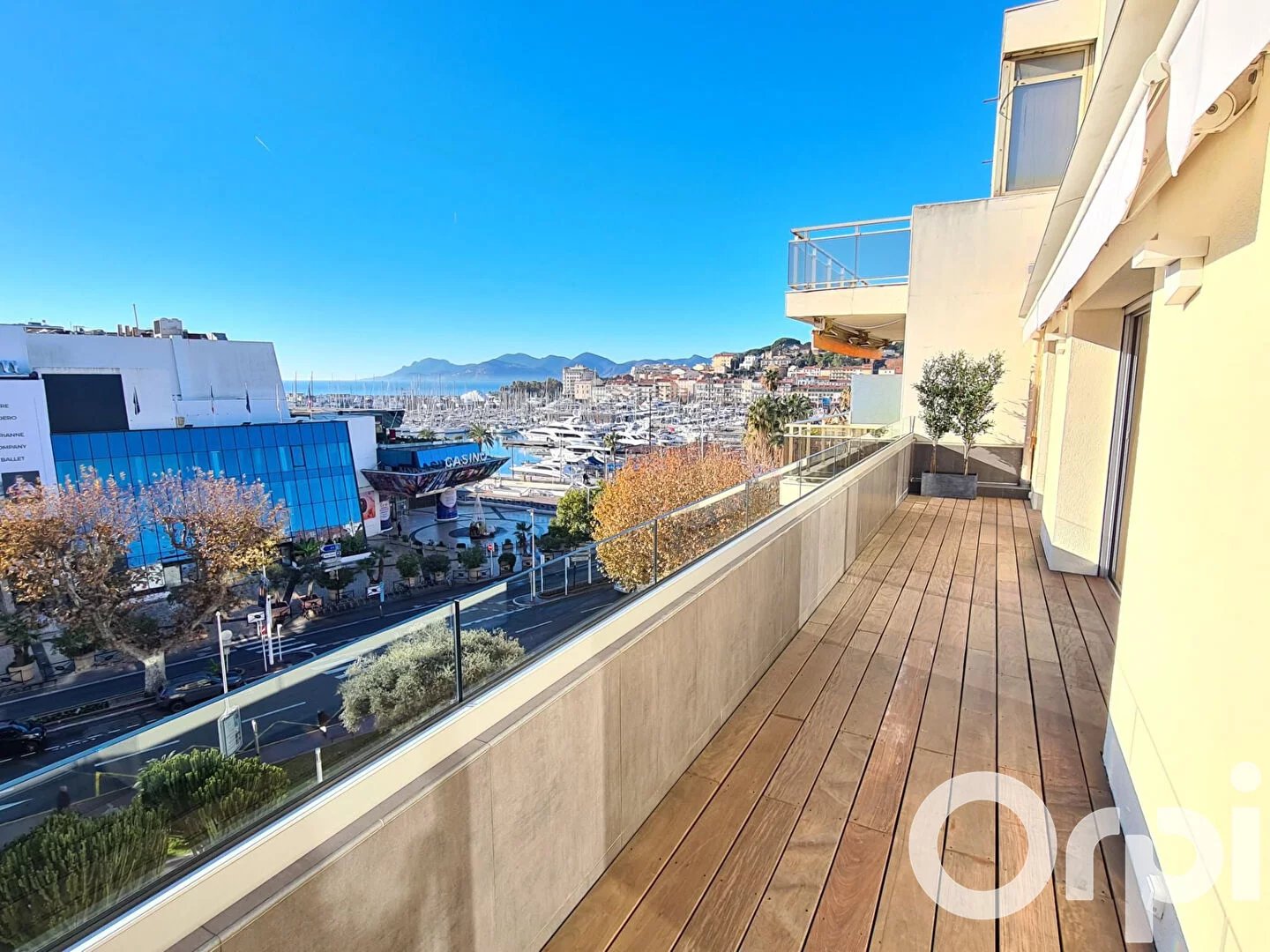 CANNES CROISETTE Appartement de Haut Standing vue mer.