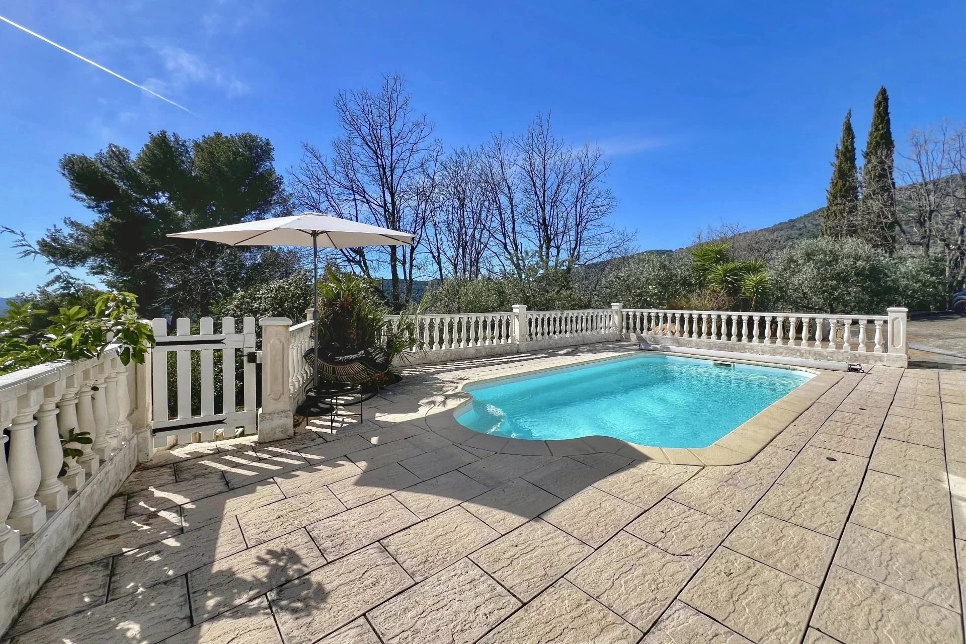 Renovated villa with studio, close to the village - Seillans