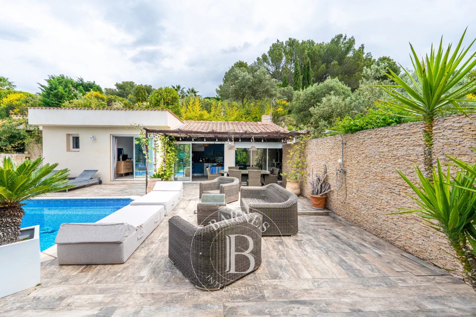 UNDER SALE OFFER - ÉGUILLES – SINGLE-STOREY VILLA – 205 SQM – INDEPENDENT ONE-BEDROOM APARTMENT – POOL – PANORAMIC VIEW – ABSOLUTE TRANQUILITY - picture 38