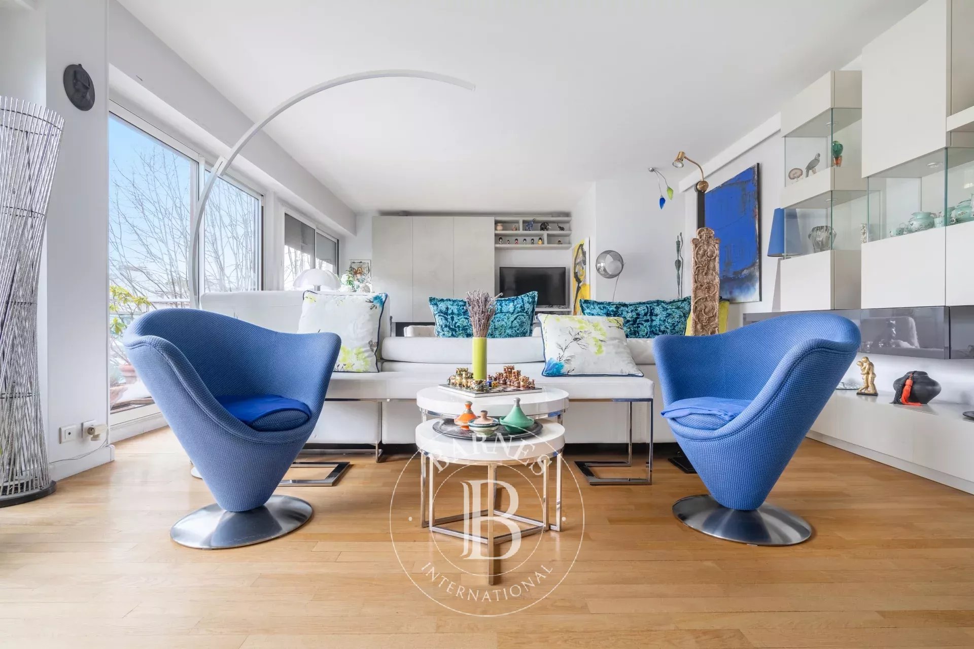 Neuilly - château-Nortier - 148m² (1,593 sq ft) duplex - 186m² (2,002 sq ft) converted rooftop - picture 8