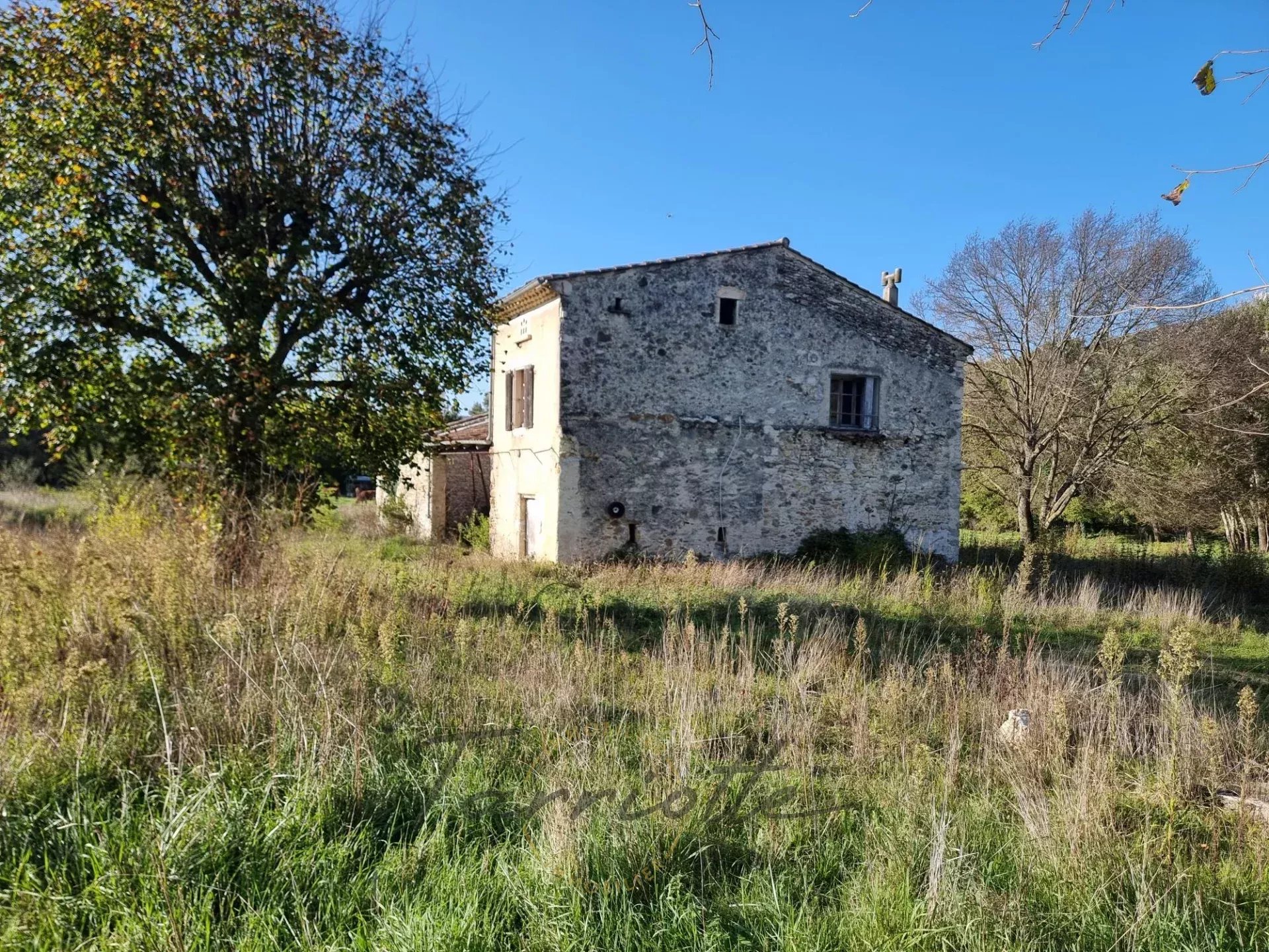 Sale Farm Le Poët-Laval