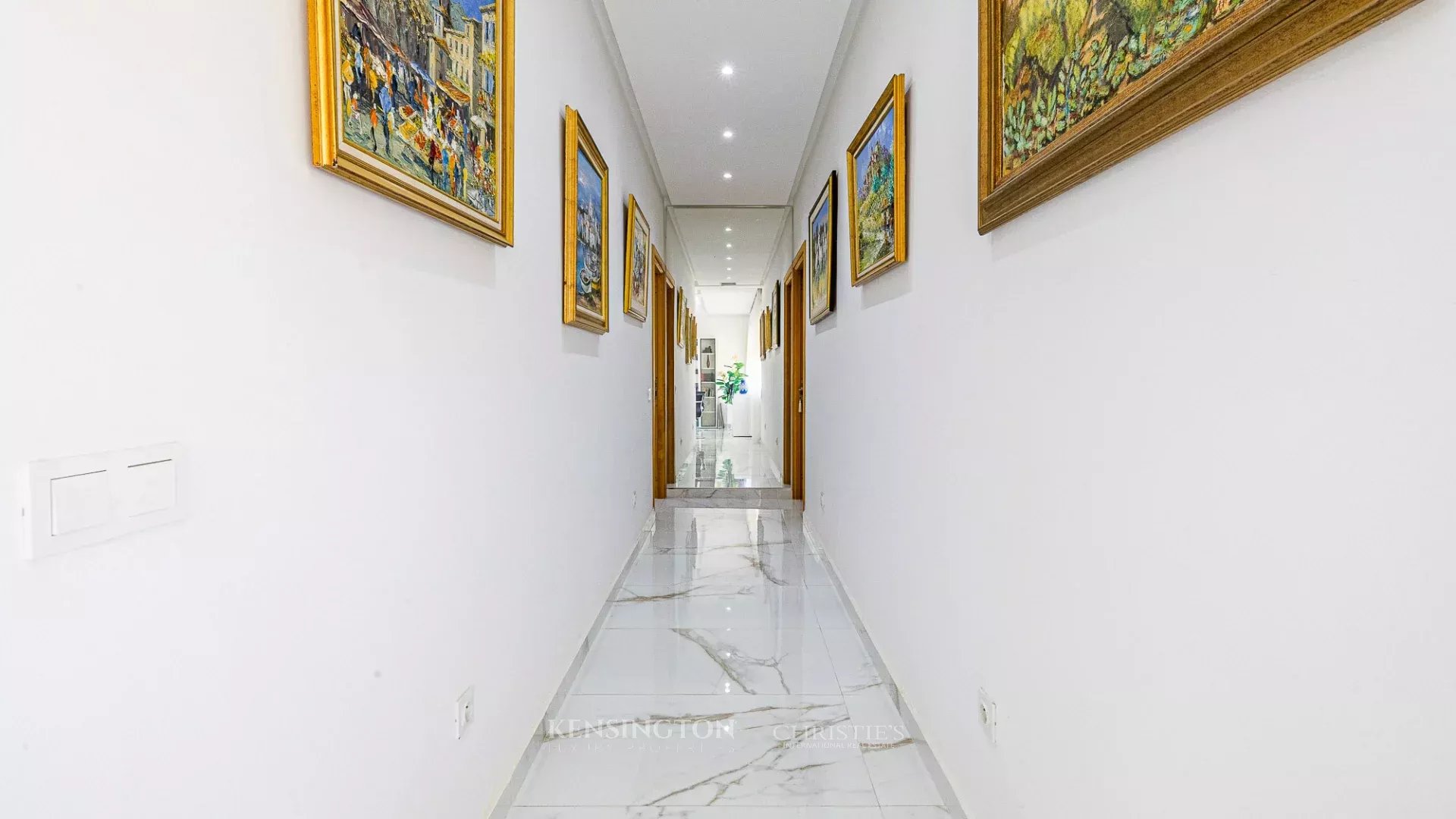 4 Bedroom Villa/Townhouse's Image 4