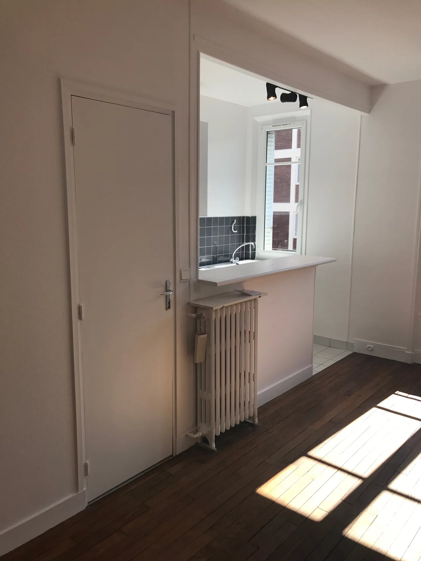 BOULOGNE-BILLANCOURT – STUDIO DE CHARME LUMINEUX AVEC CAVE