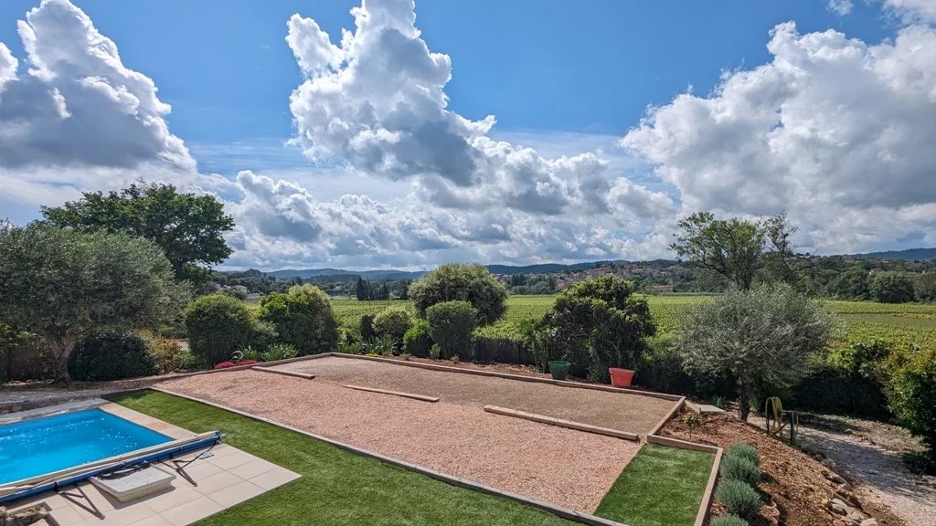 CARCES - Très jolie villa en parfait état avec piscine