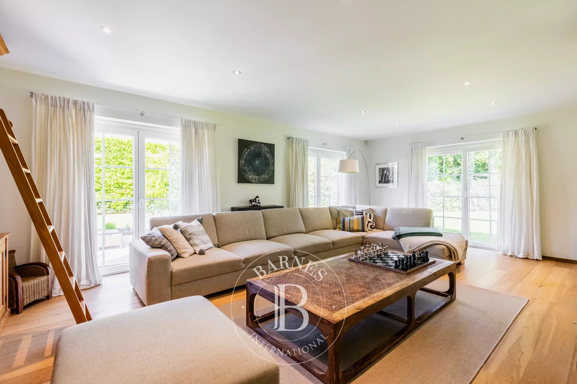 Charming 2012 villa in a quiet neighborhood