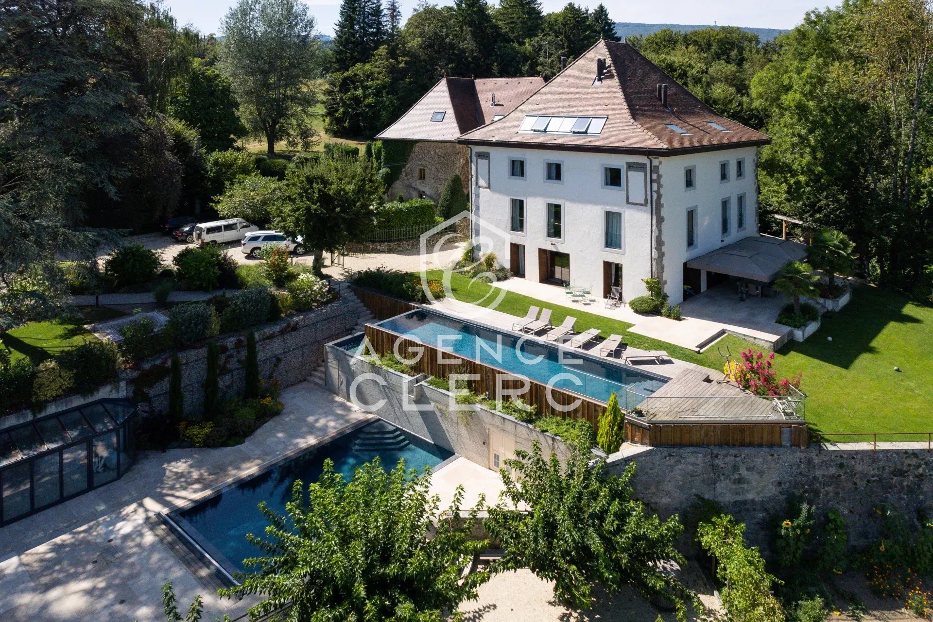 8 Bedroom Villa/Townhouse's Image 8