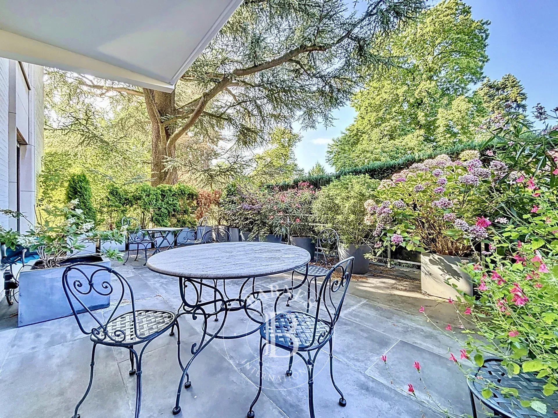 Beautiful 3-bedroom apartment with terrace