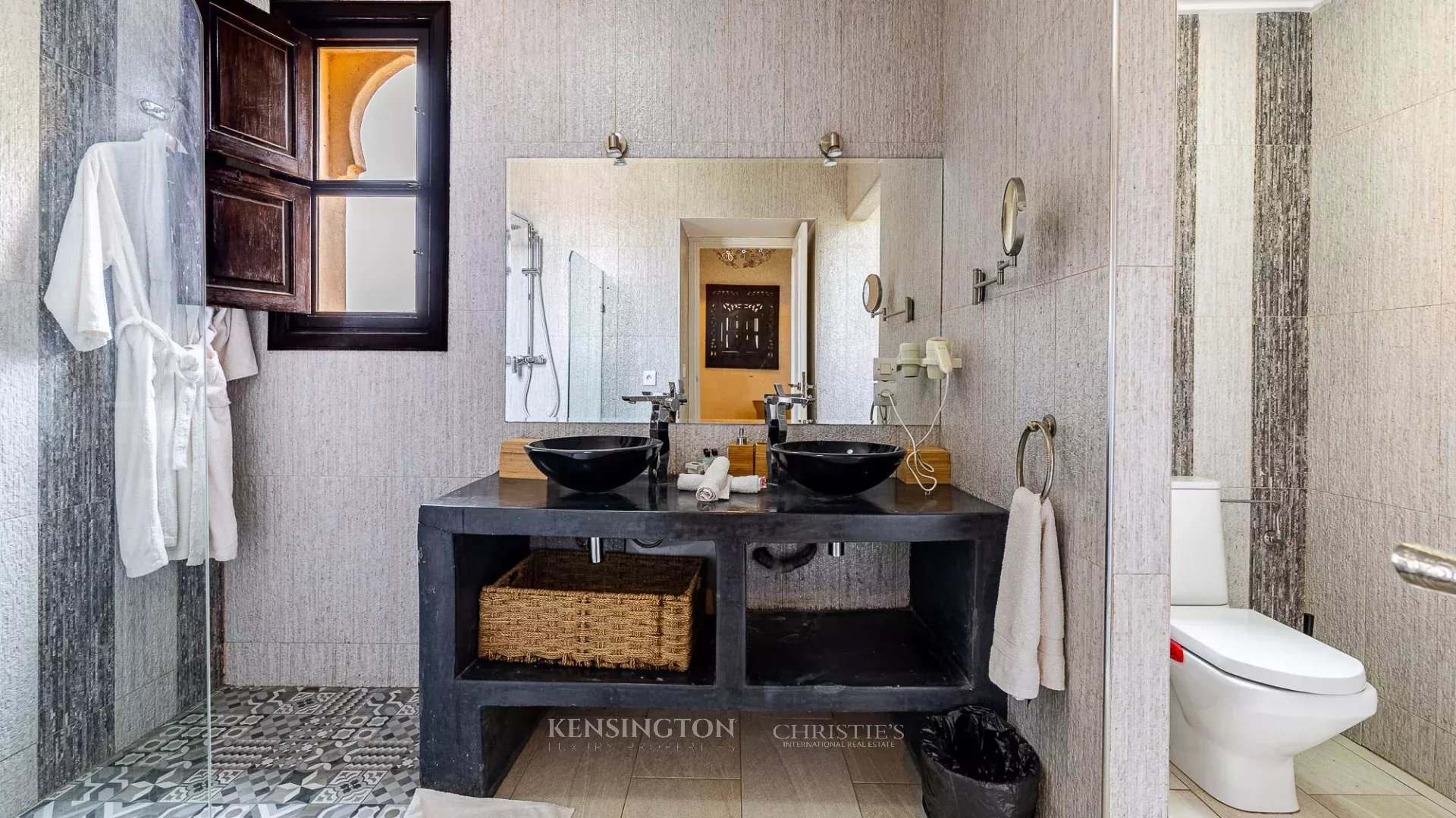 6 Bedroom Villa/Townhouse's Image 30