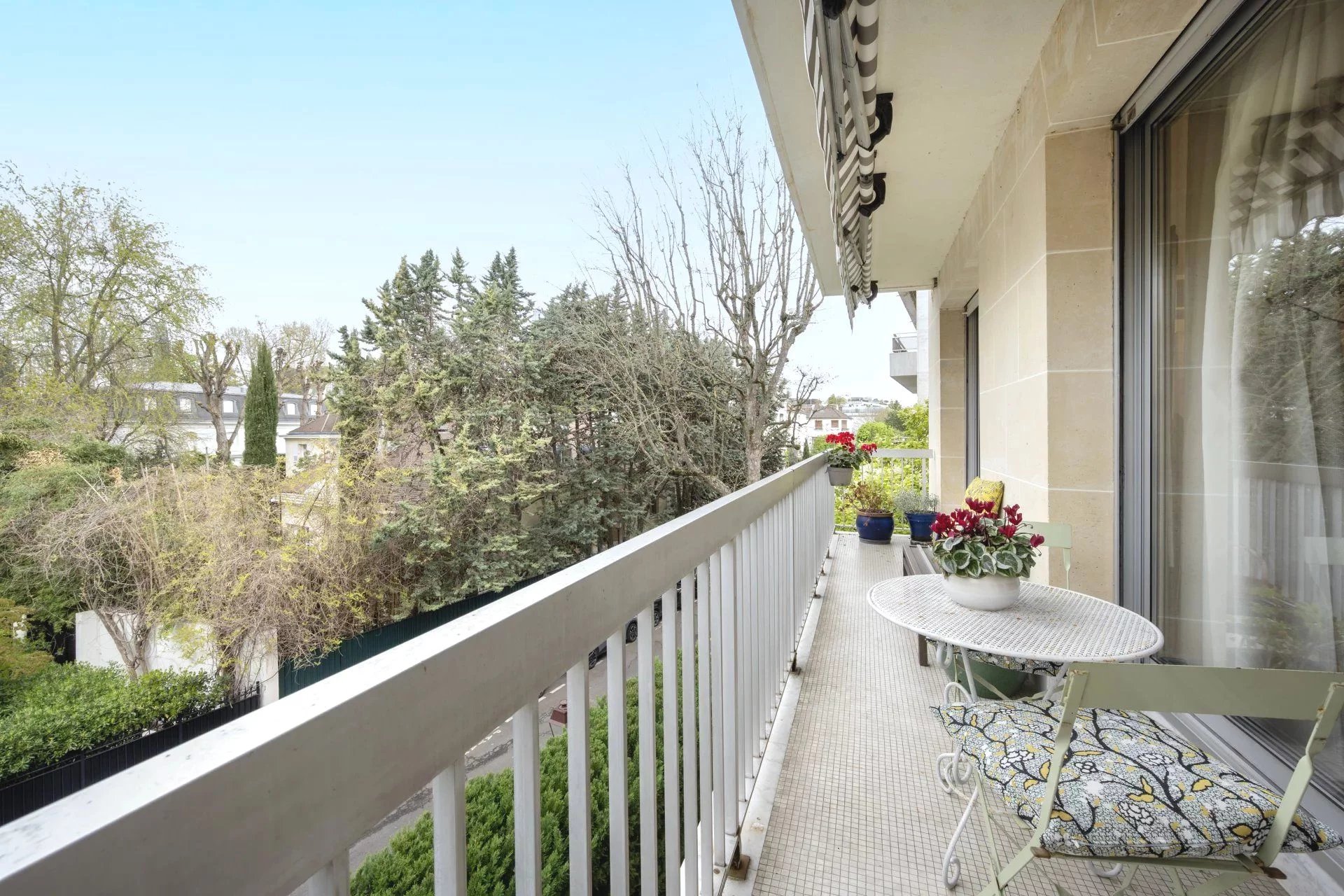 A VENDRE VIAGER SANS RENTE - 3 Chambres - Parfait état - Clair